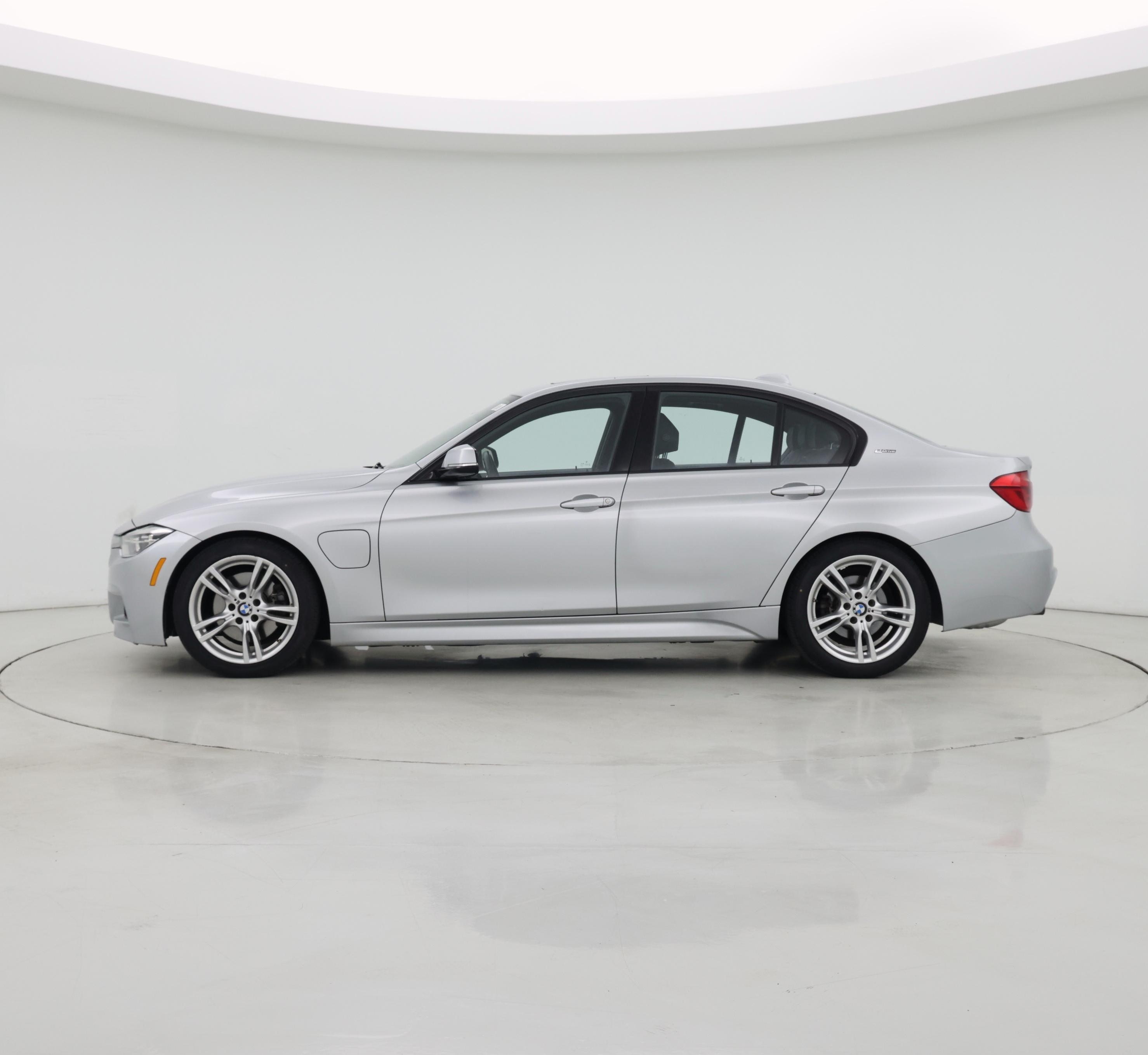 Thumbnail: 2018 BMW 3 Series - 3