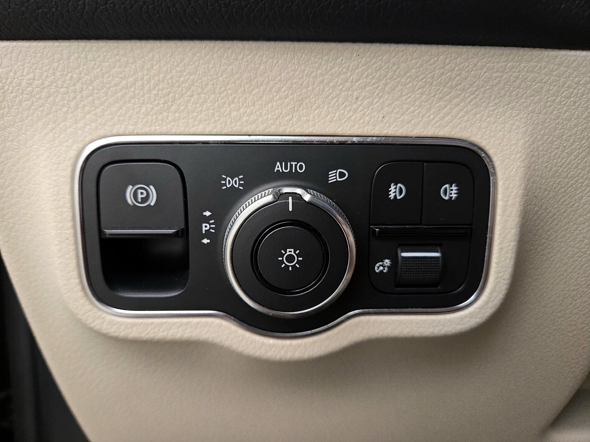 Thumbnail: 2022 Mercedes-Benz GLB - 13