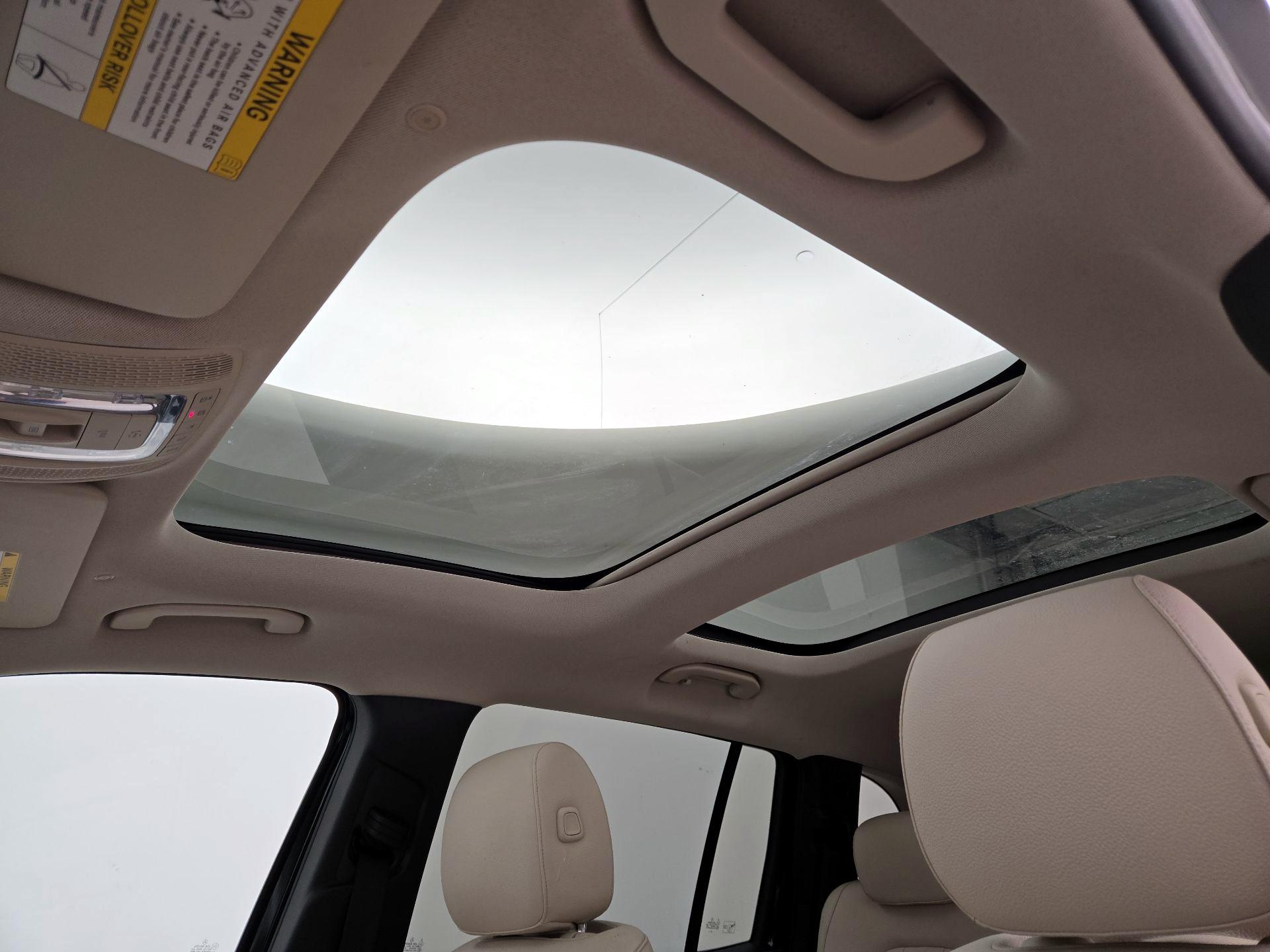 Thumbnail: 2022 Mercedes-Benz GLB - 19