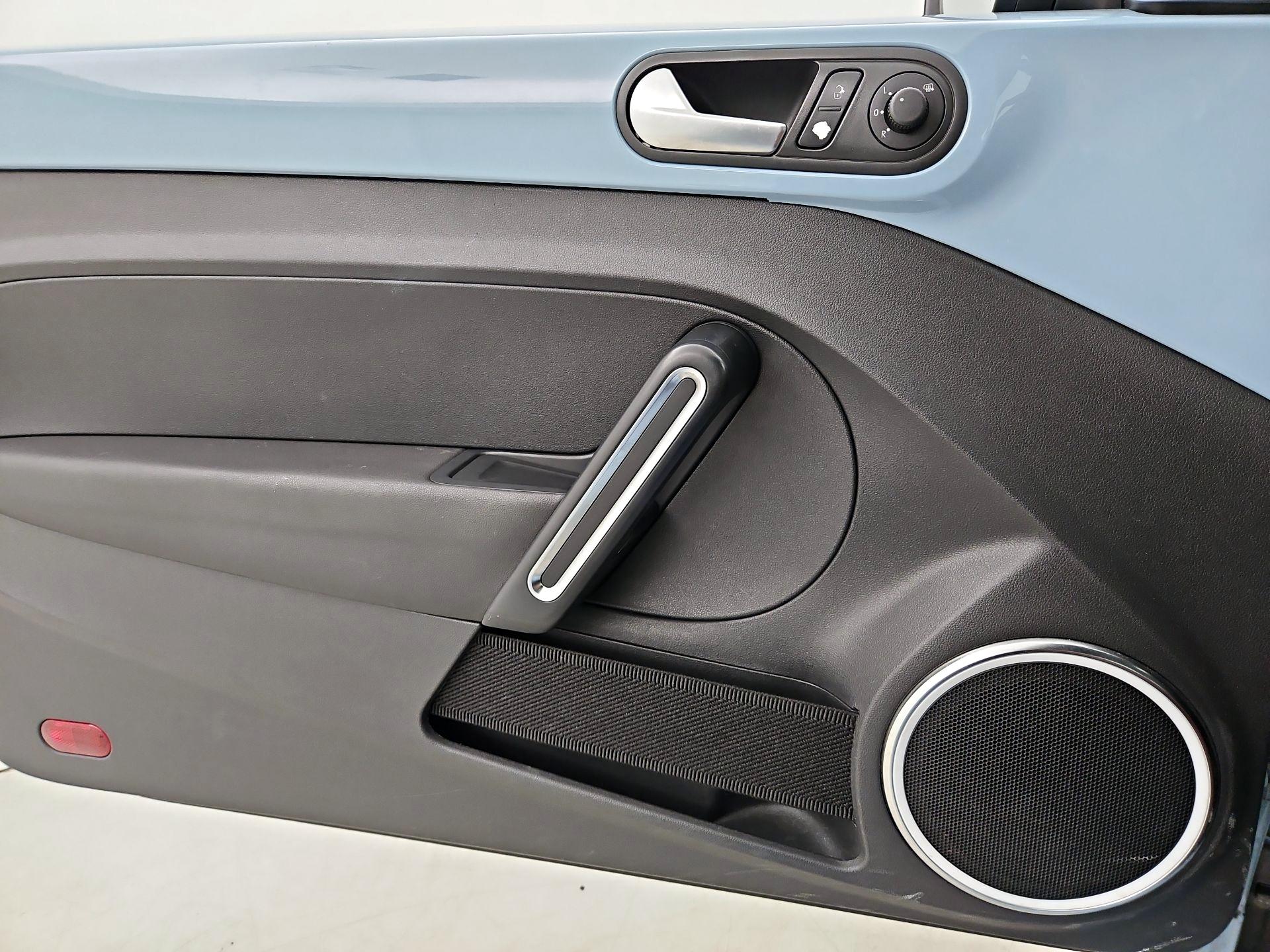 Thumbnail: 2014 Volkswagen Beetle - 12