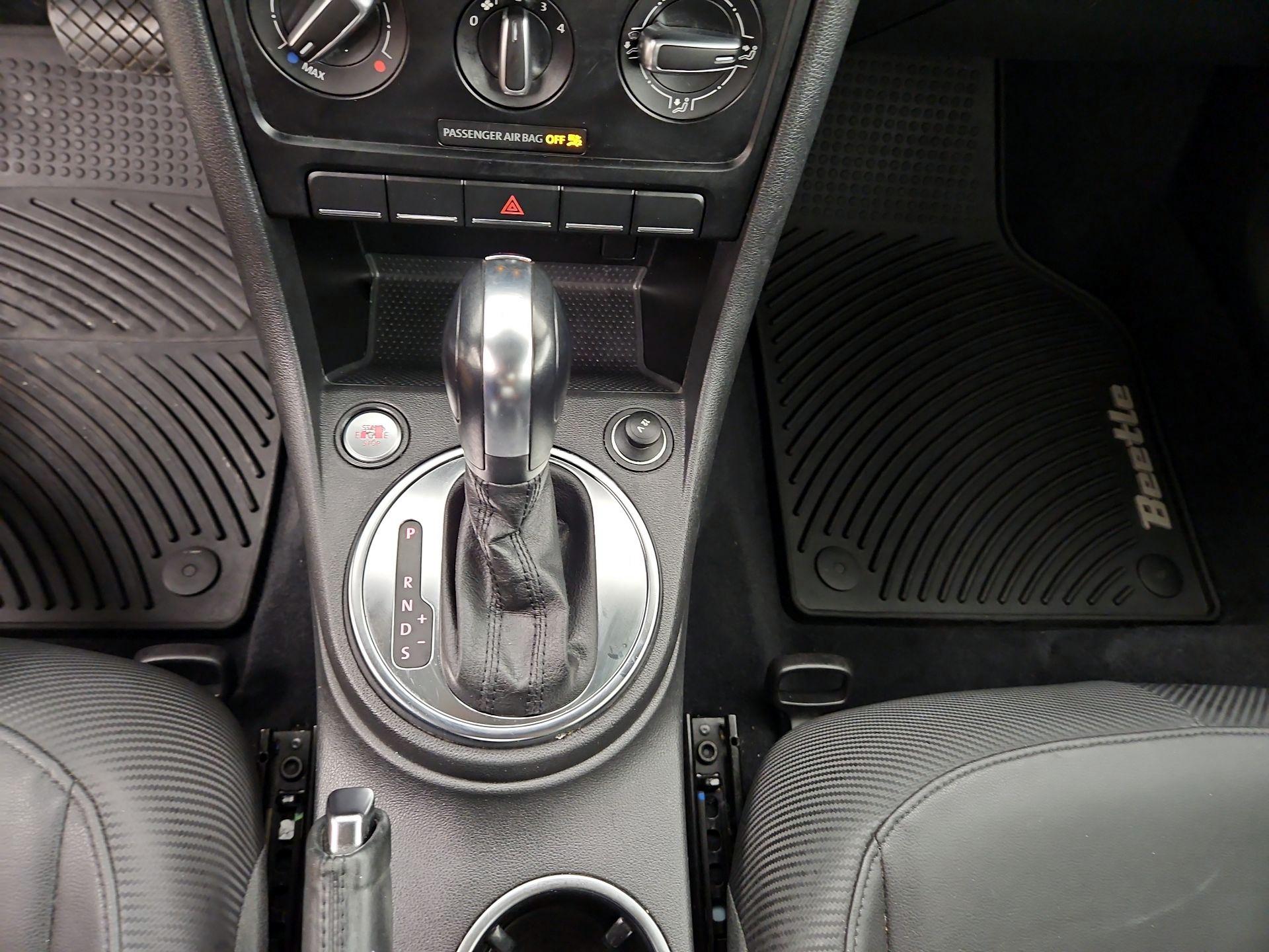 Thumbnail: 2014 Volkswagen Beetle - 15