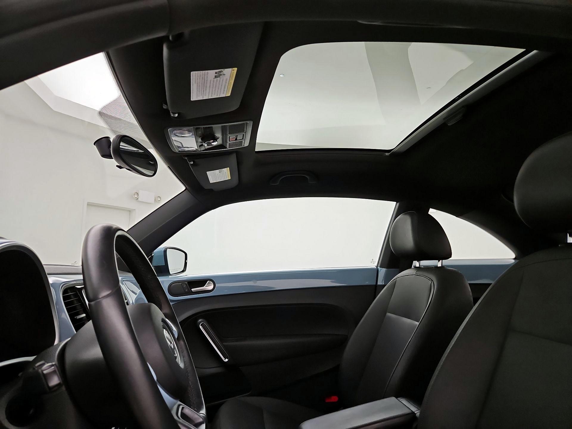 Thumbnail: 2014 Volkswagen Beetle - 17