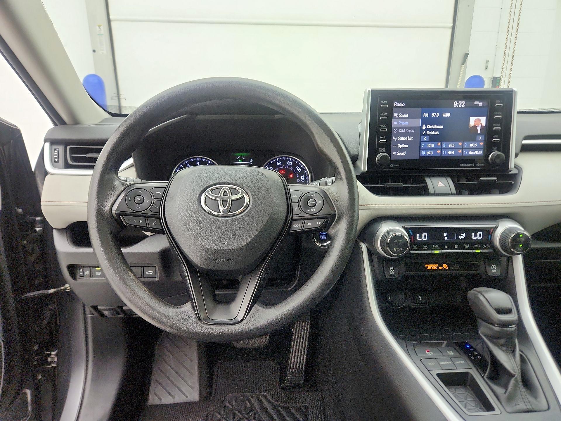 Thumbnail: 2021 Toyota RAV4 - 10