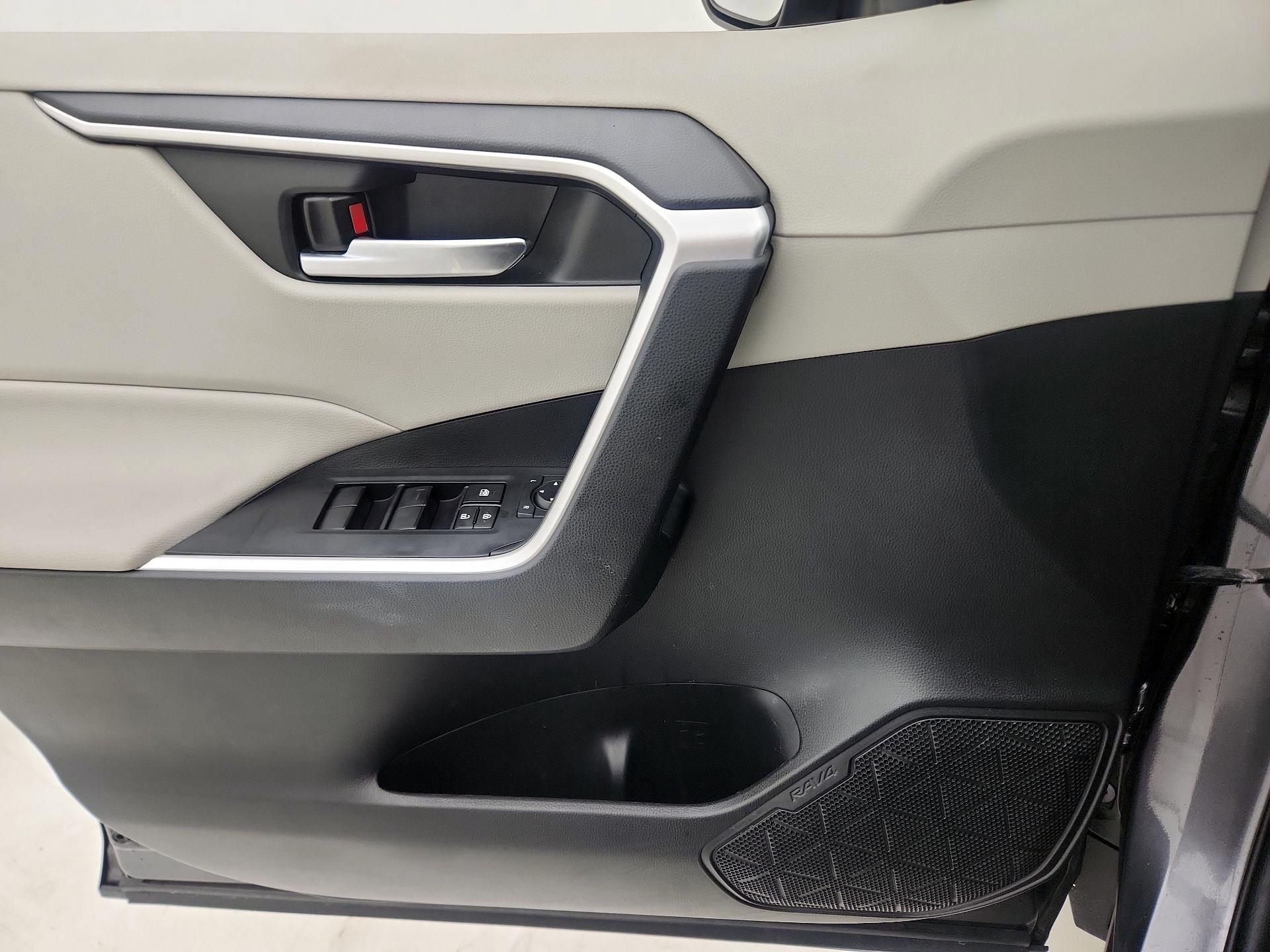 Thumbnail: 2021 Toyota RAV4 - 12