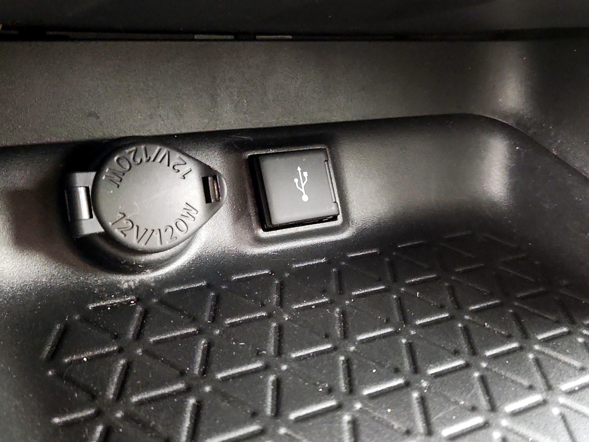 Thumbnail: 2021 Toyota RAV4 - 18