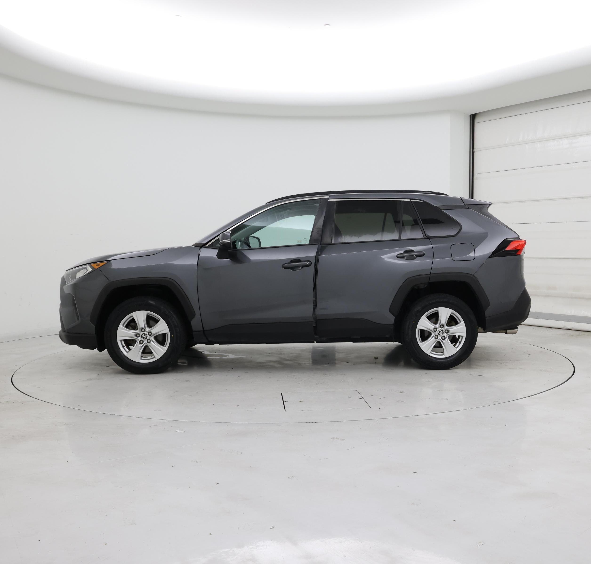 Thumbnail: 2021 Toyota RAV4 - 3