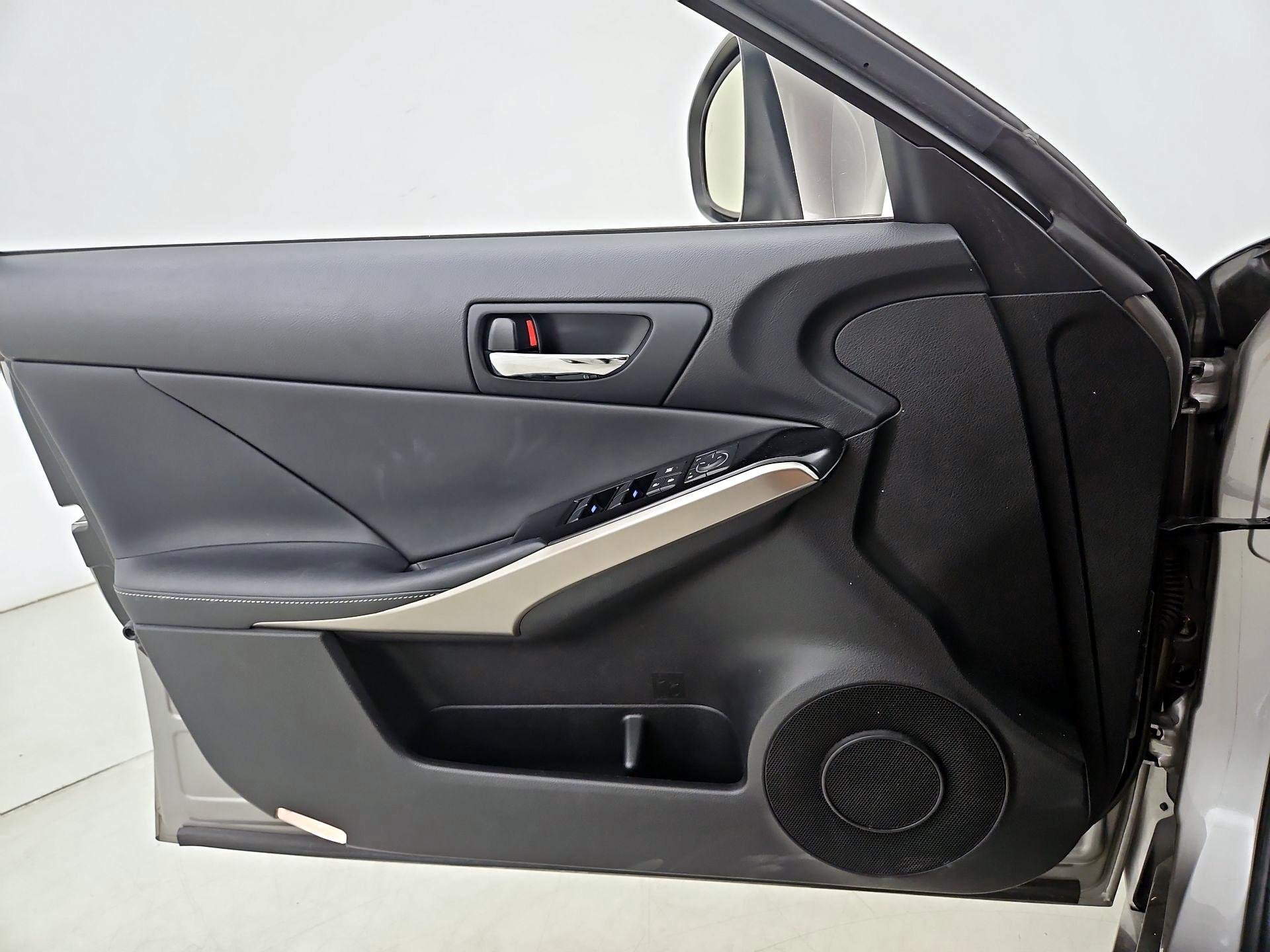 Thumbnail: 2014 Lexus IS - 12
