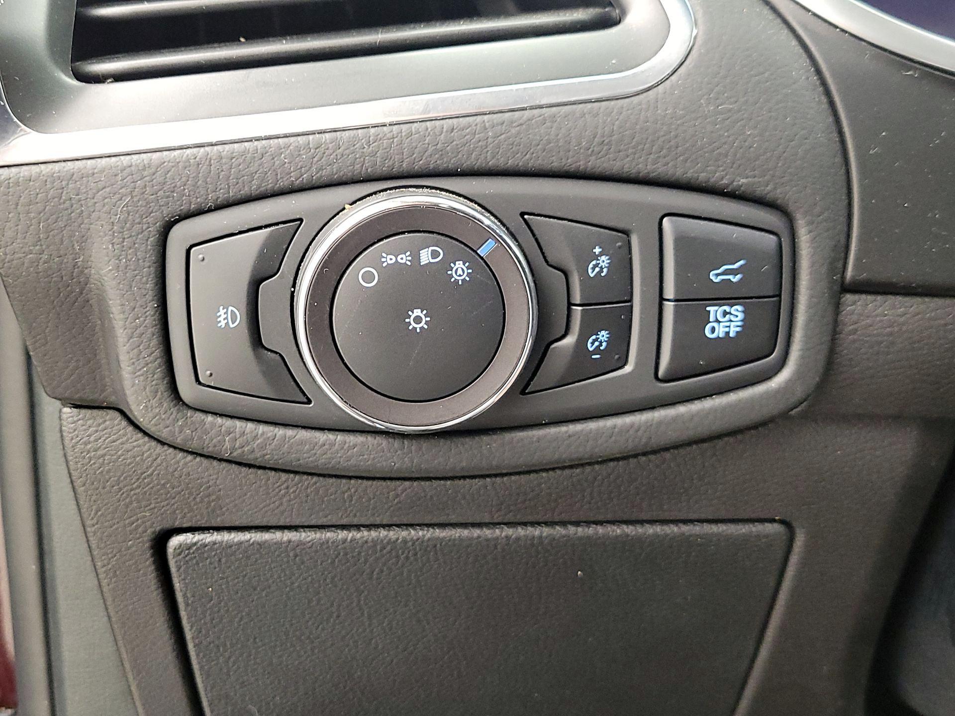 Thumbnail: 2019 Ford Edge - 13