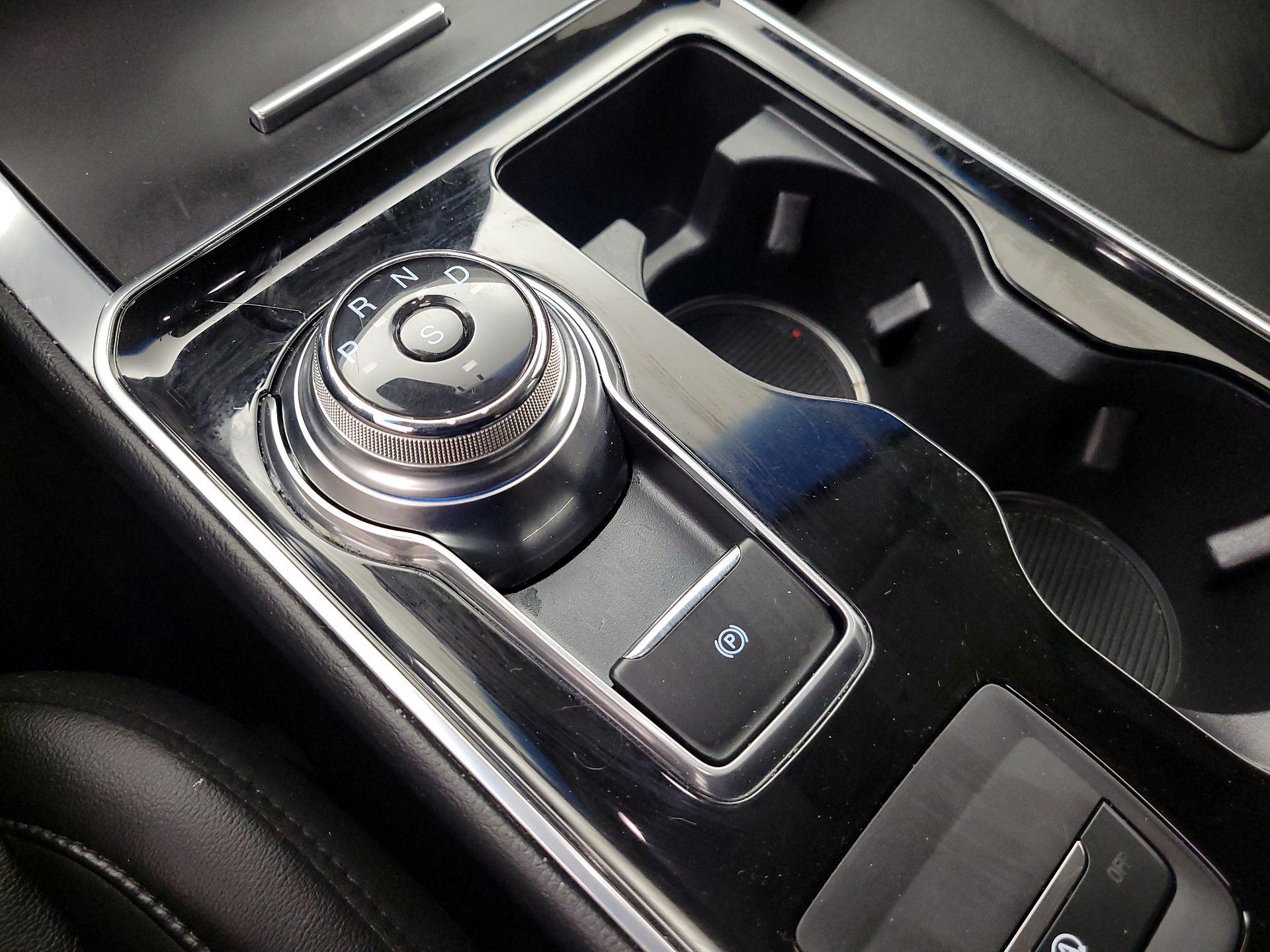 Thumbnail: 2019 Ford Edge - 17