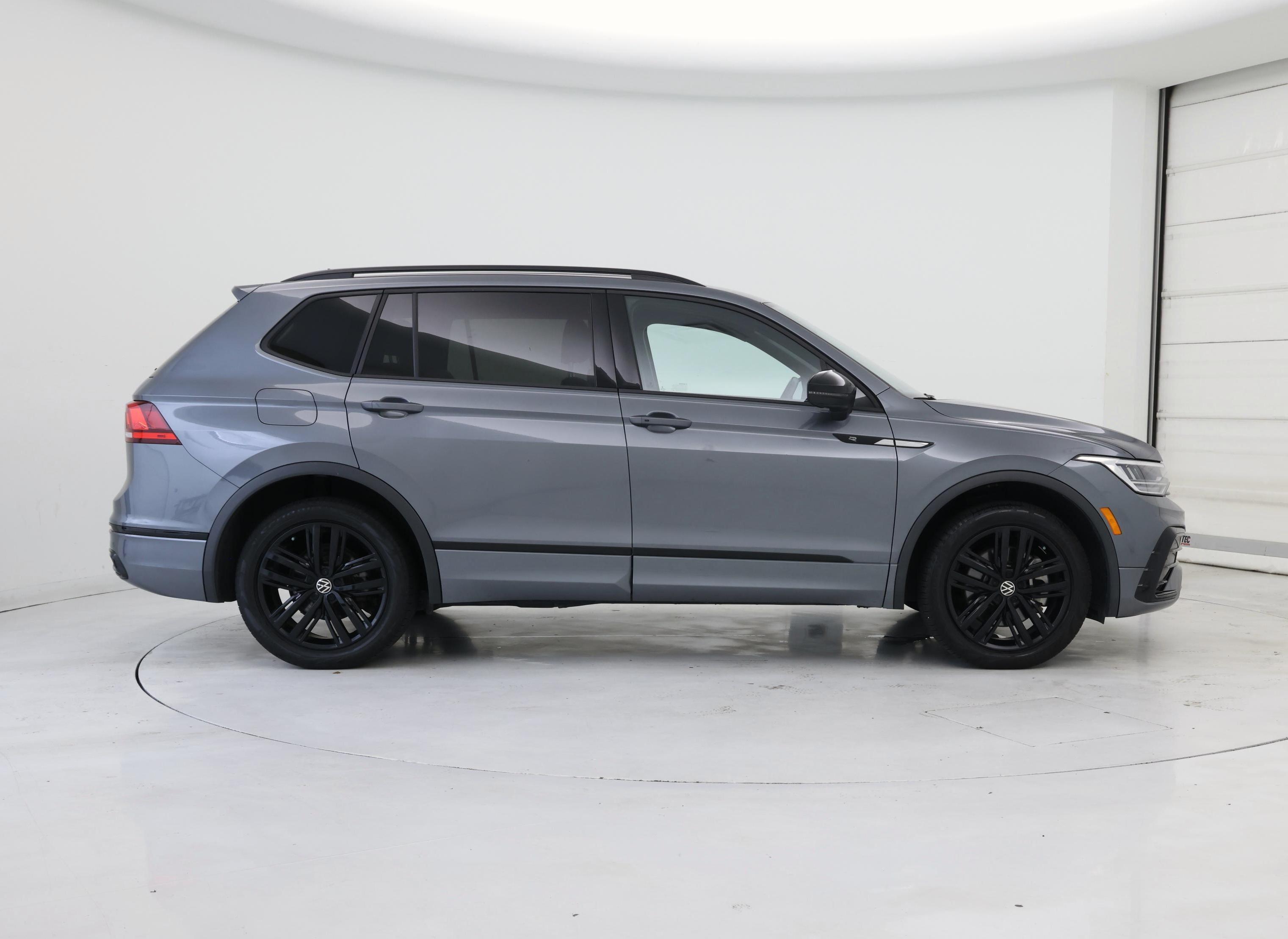 Thumbnail: 2022 Volkswagen Tiguan - 7