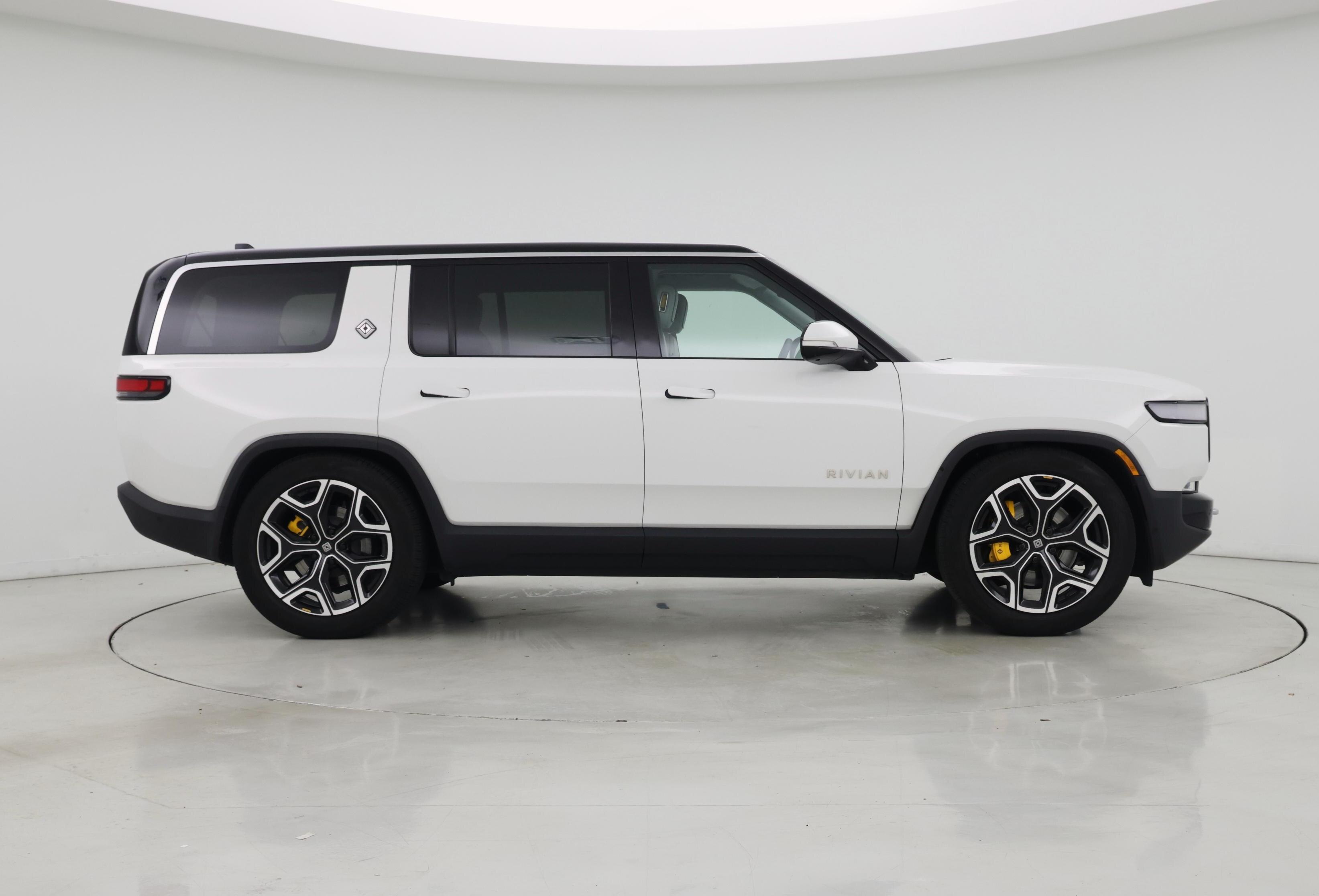 Thumbnail: 2024 Rivian R1S - 7