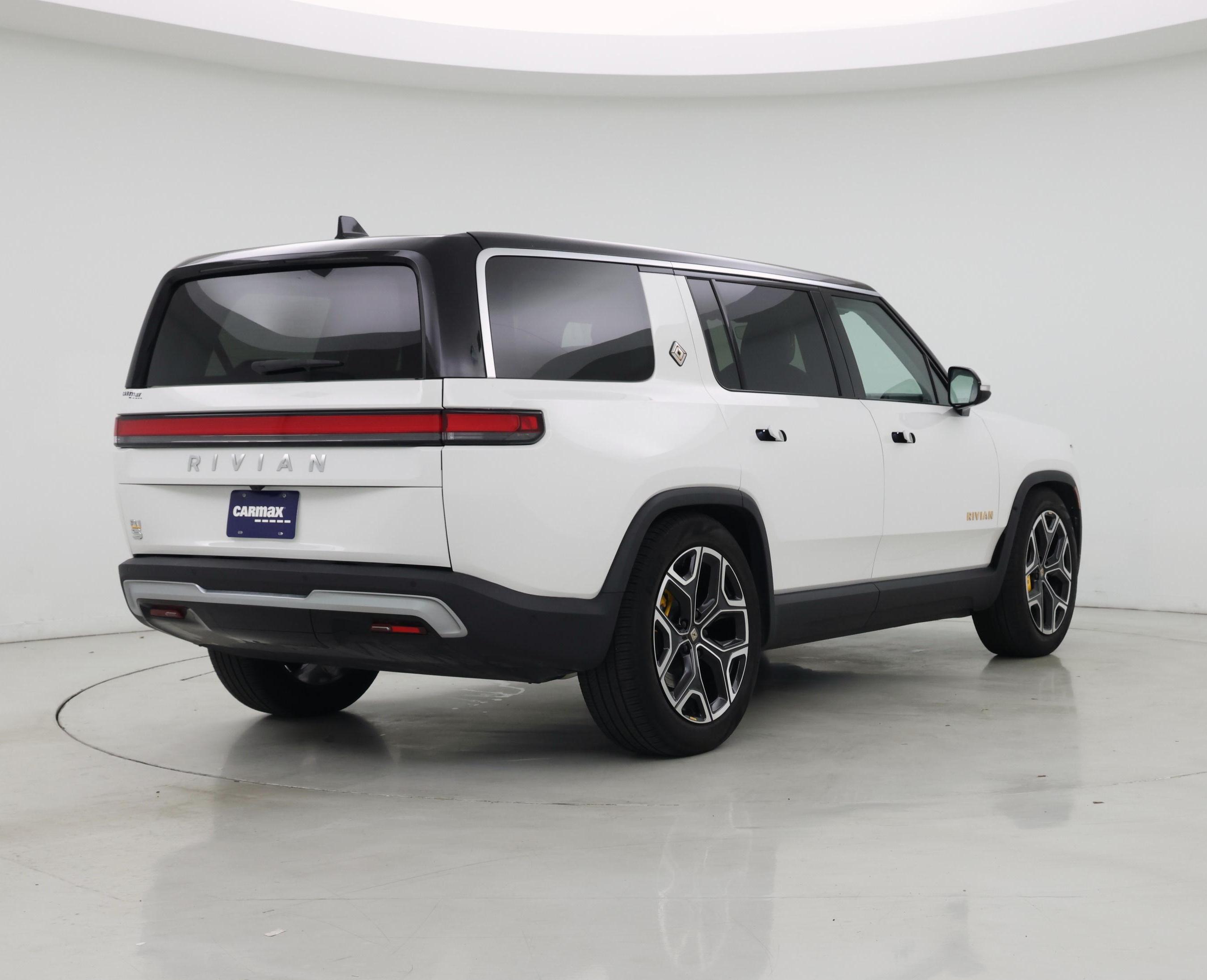 Thumbnail: 2024 Rivian R1S - 8