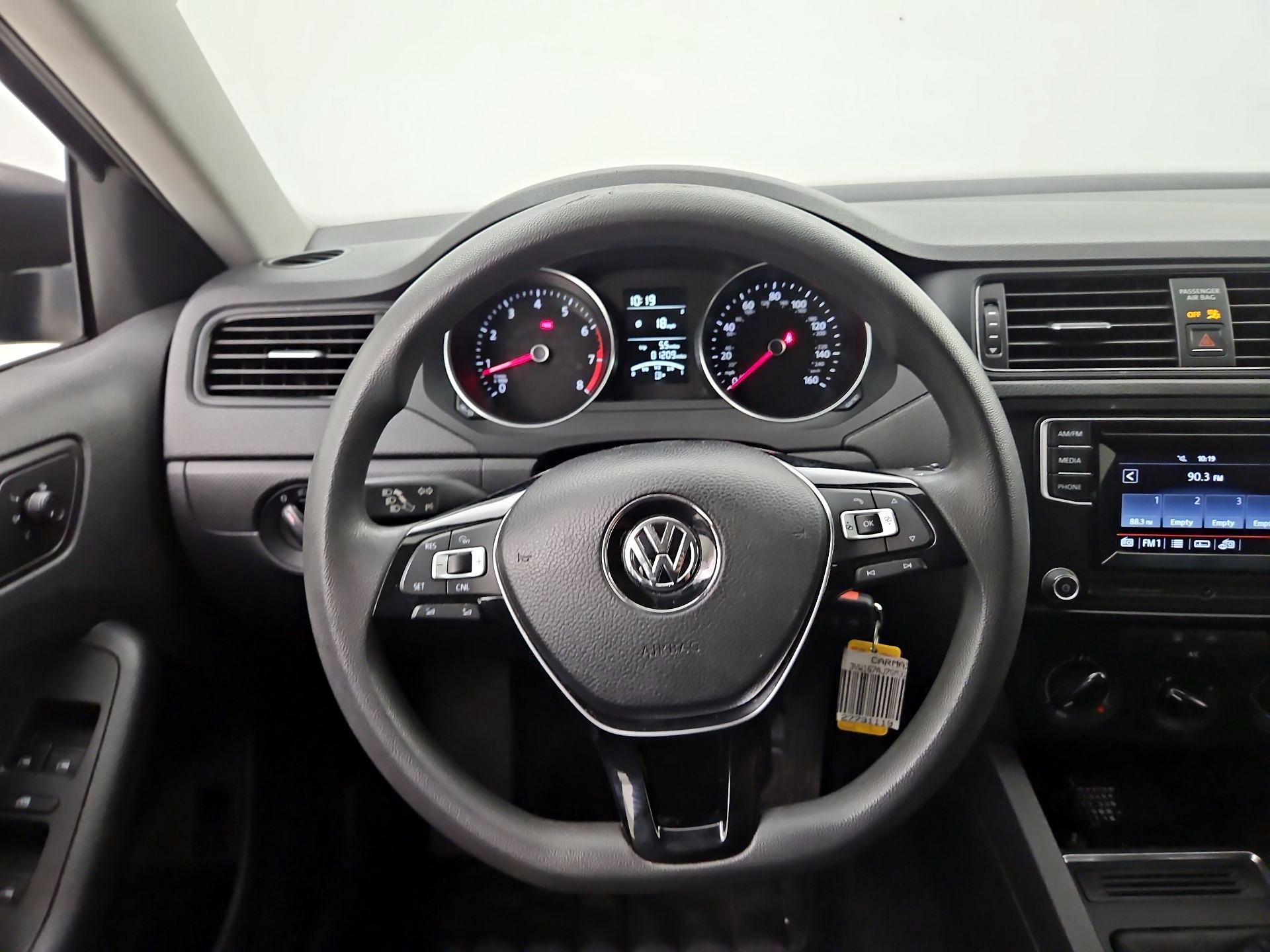Thumbnail: 2016 Volkswagen Jetta - 10