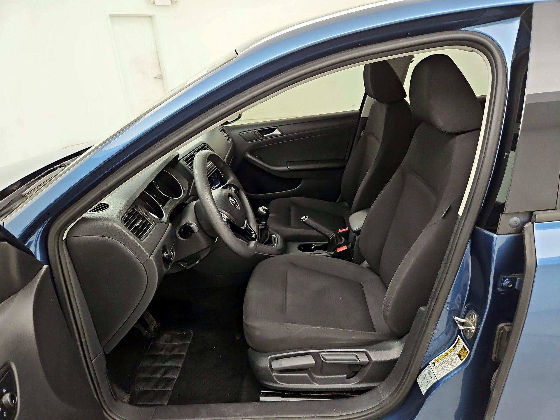 Thumbnail: 2016 Volkswagen Jetta - 11
