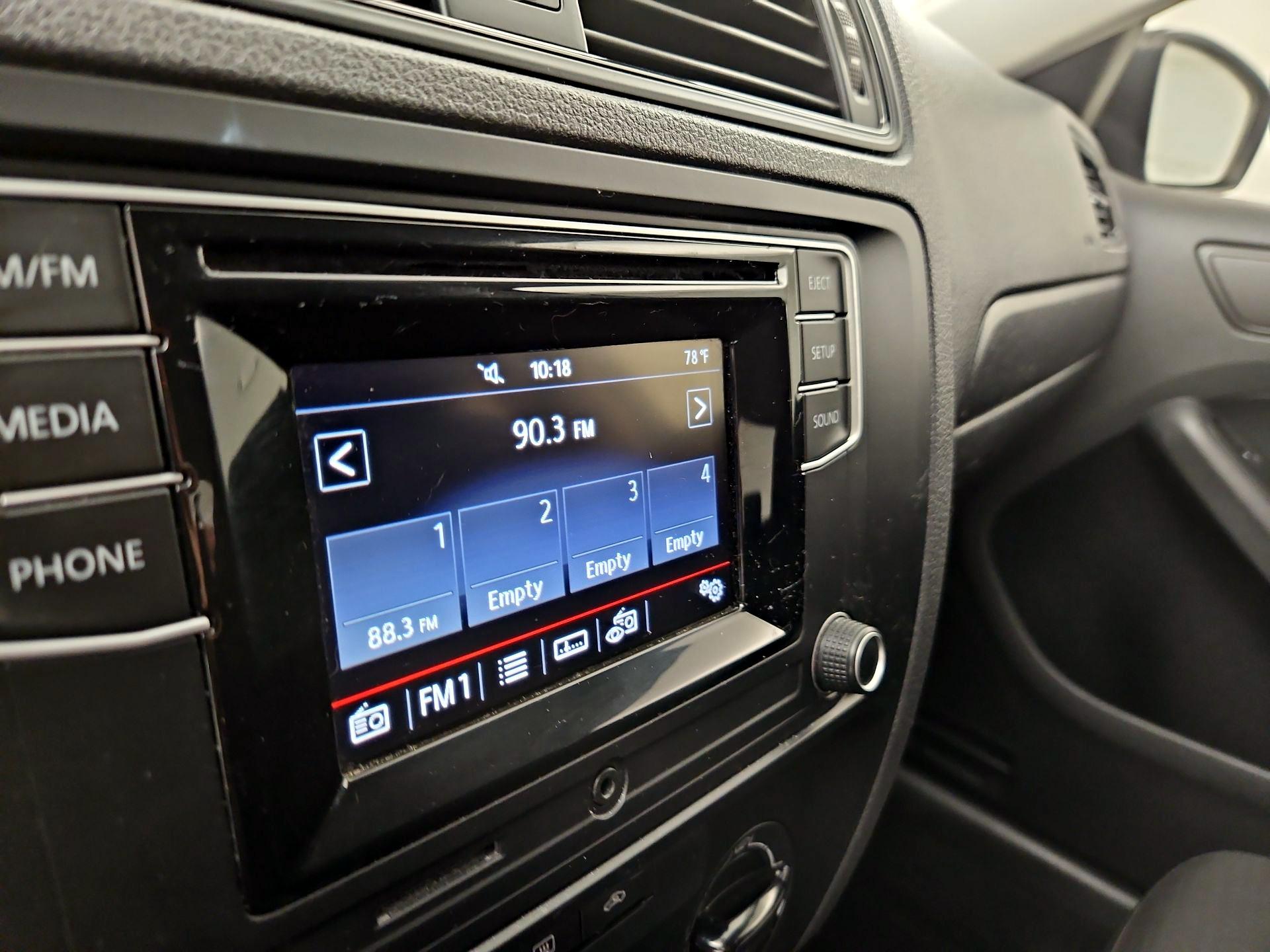 Thumbnail: 2016 Volkswagen Jetta - 14