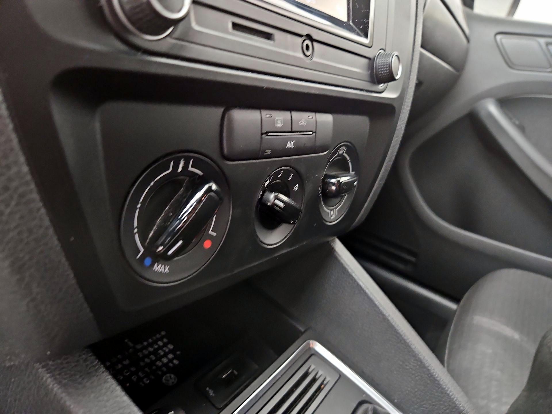 Thumbnail: 2016 Volkswagen Jetta - 15
