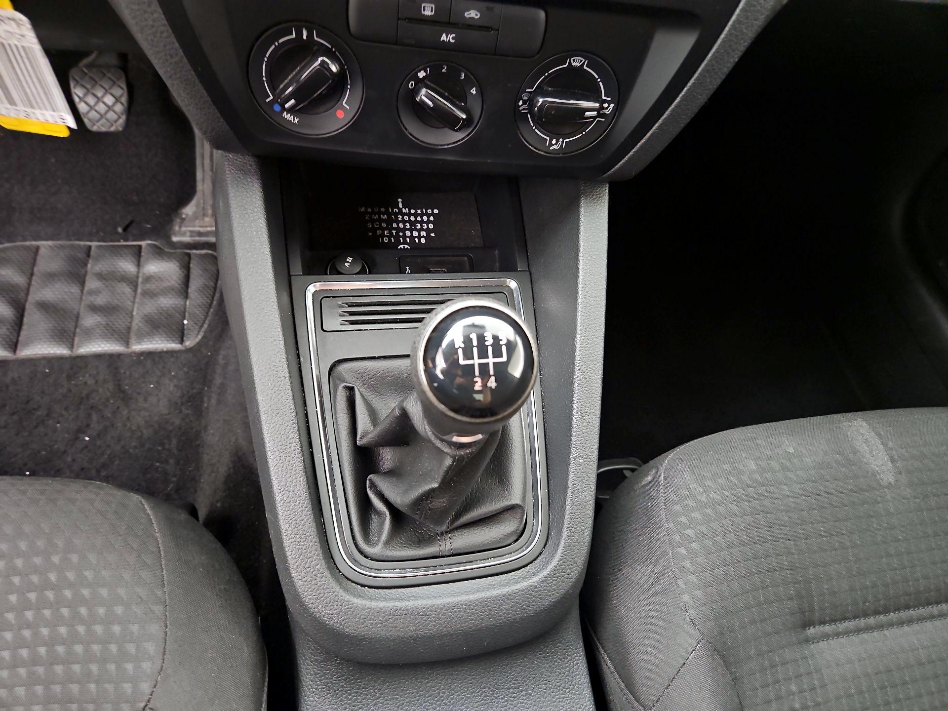 Thumbnail: 2016 Volkswagen Jetta - 16