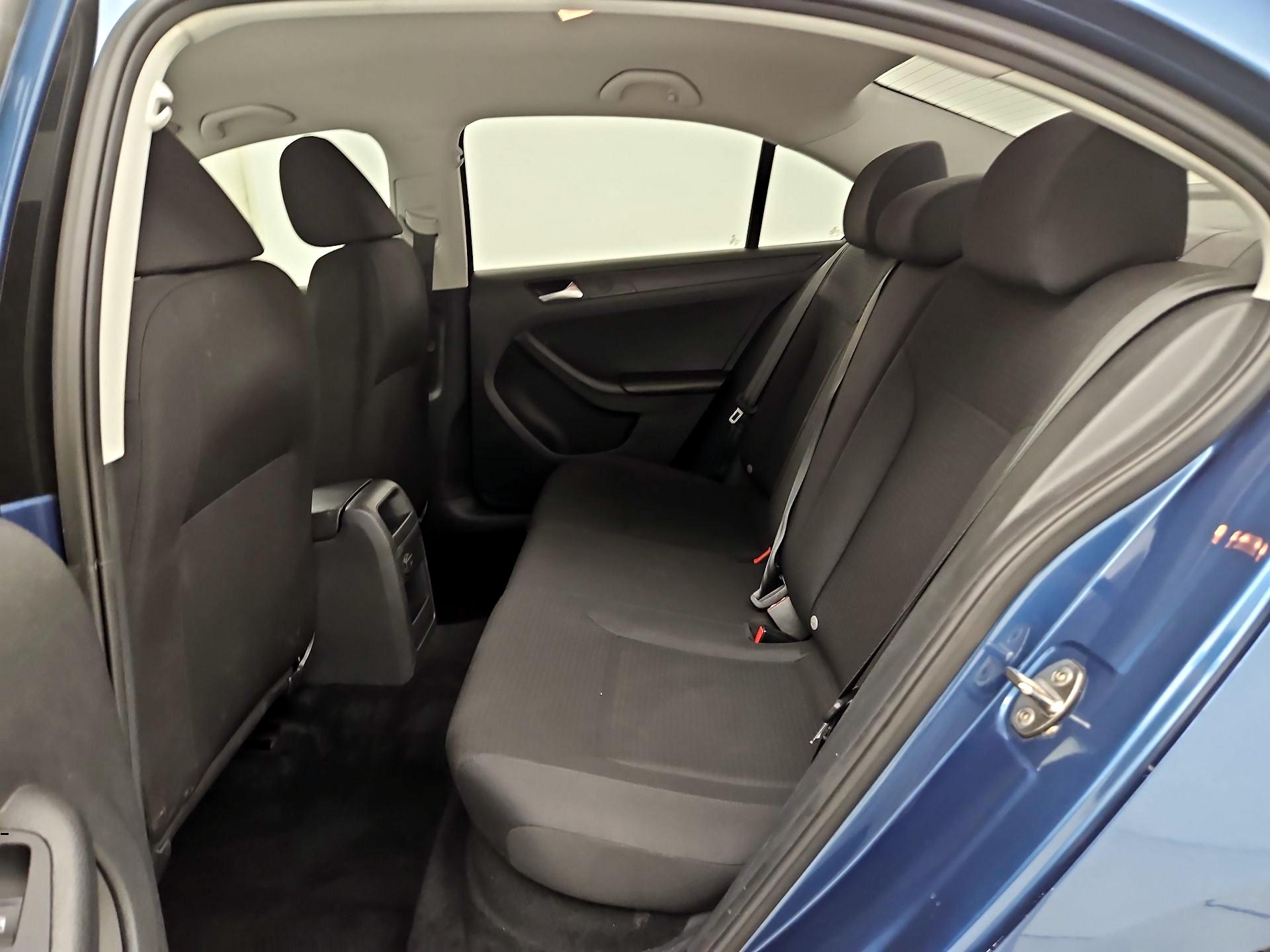 Thumbnail: 2016 Volkswagen Jetta - 18