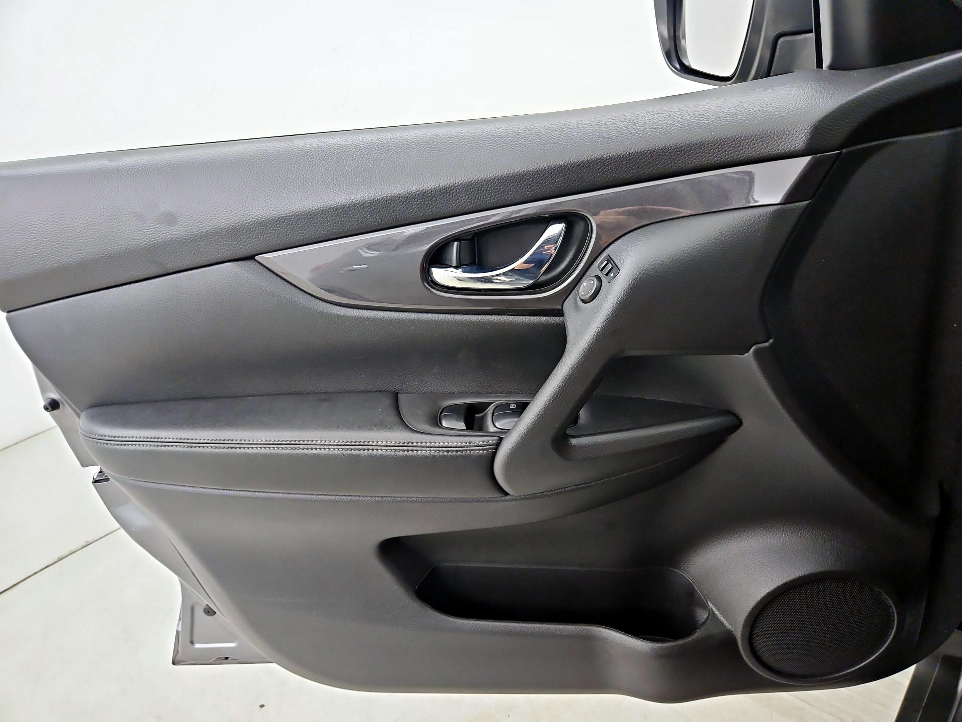 Thumbnail: 2020 Nissan Rogue - 12