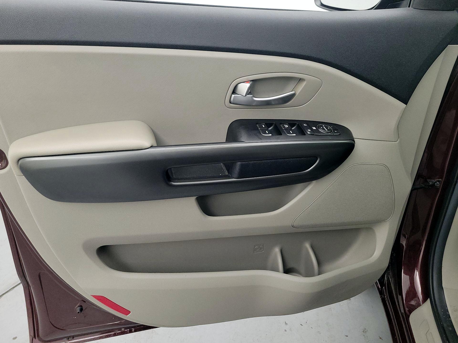 Thumbnail: 2019 Kia Sedona - 12