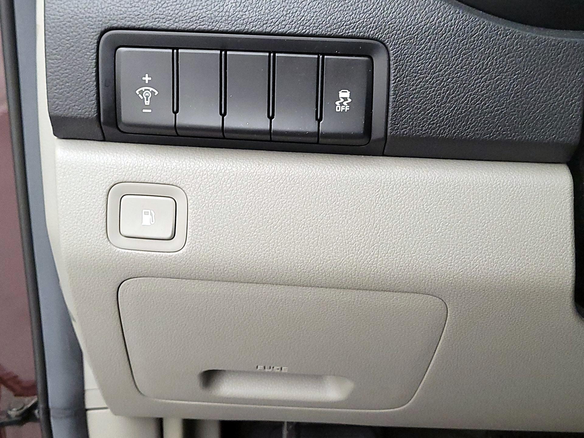 Thumbnail: 2019 Kia Sedona - 13