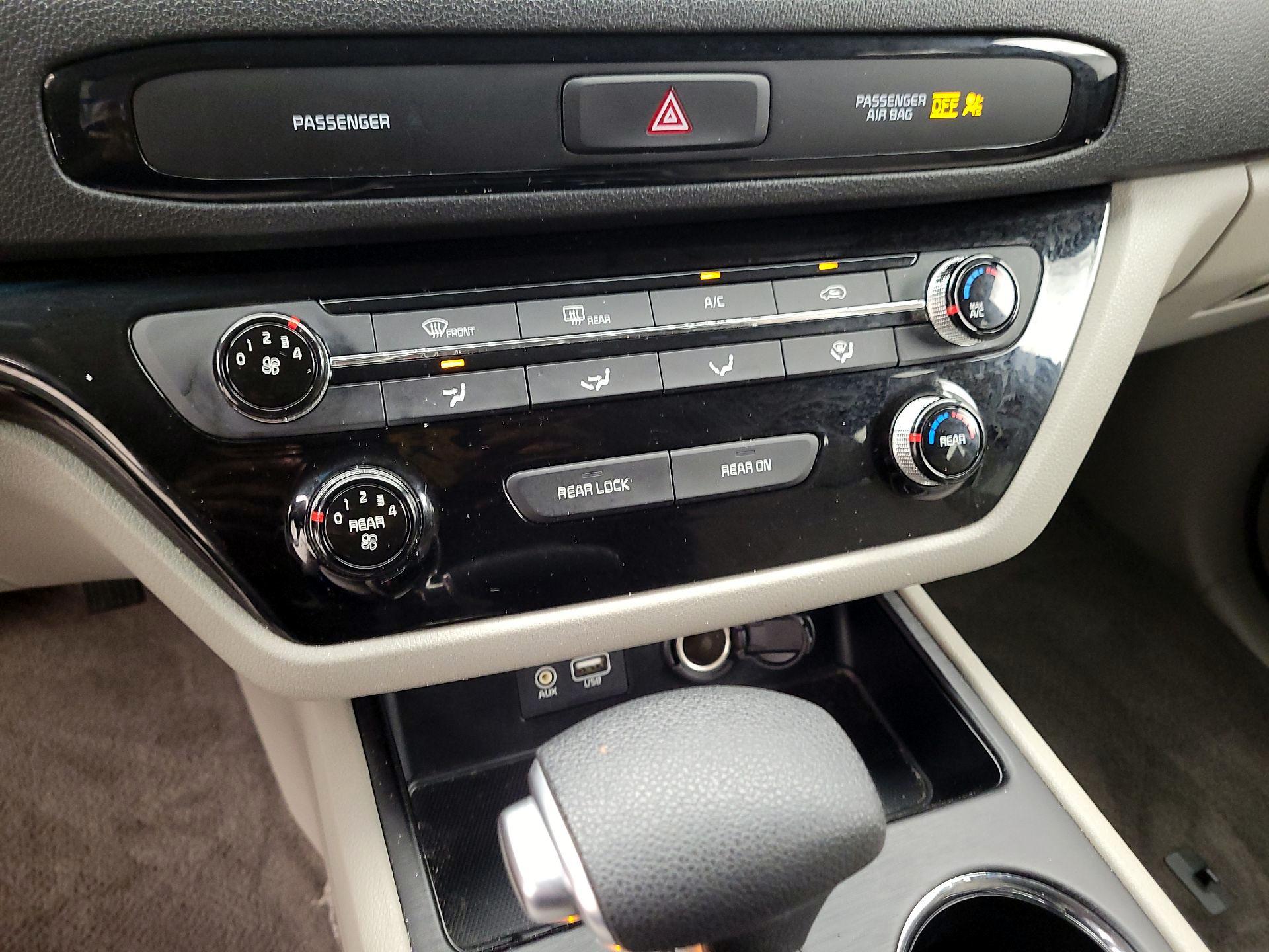 Thumbnail: 2019 Kia Sedona - 16