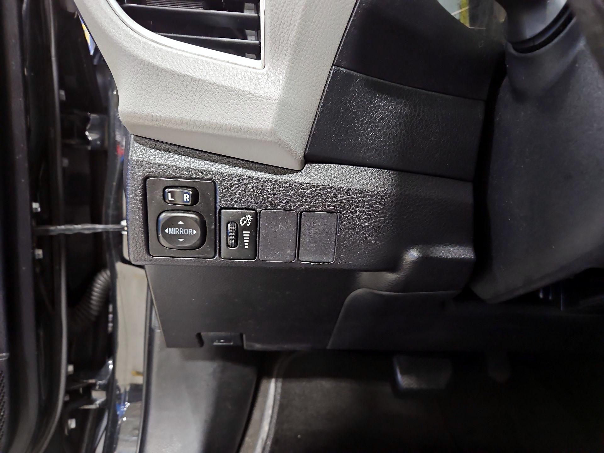 Thumbnail: 2014 Toyota Corolla - 13