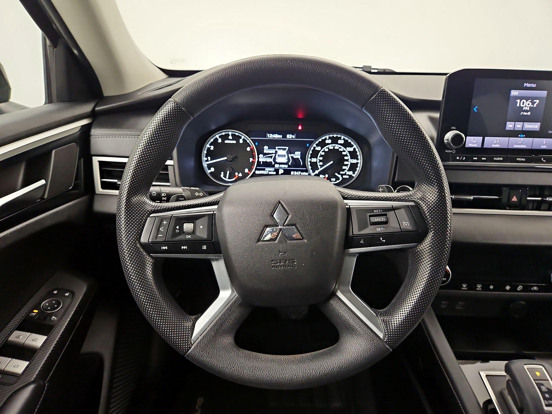 Thumbnail: 2022 Mitsubishi Outlander - 10