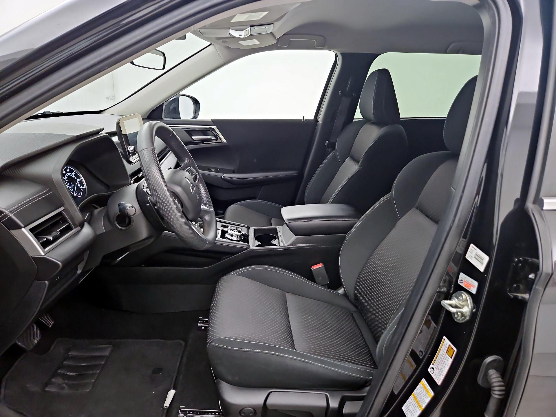 Thumbnail: 2022 Mitsubishi Outlander - 11