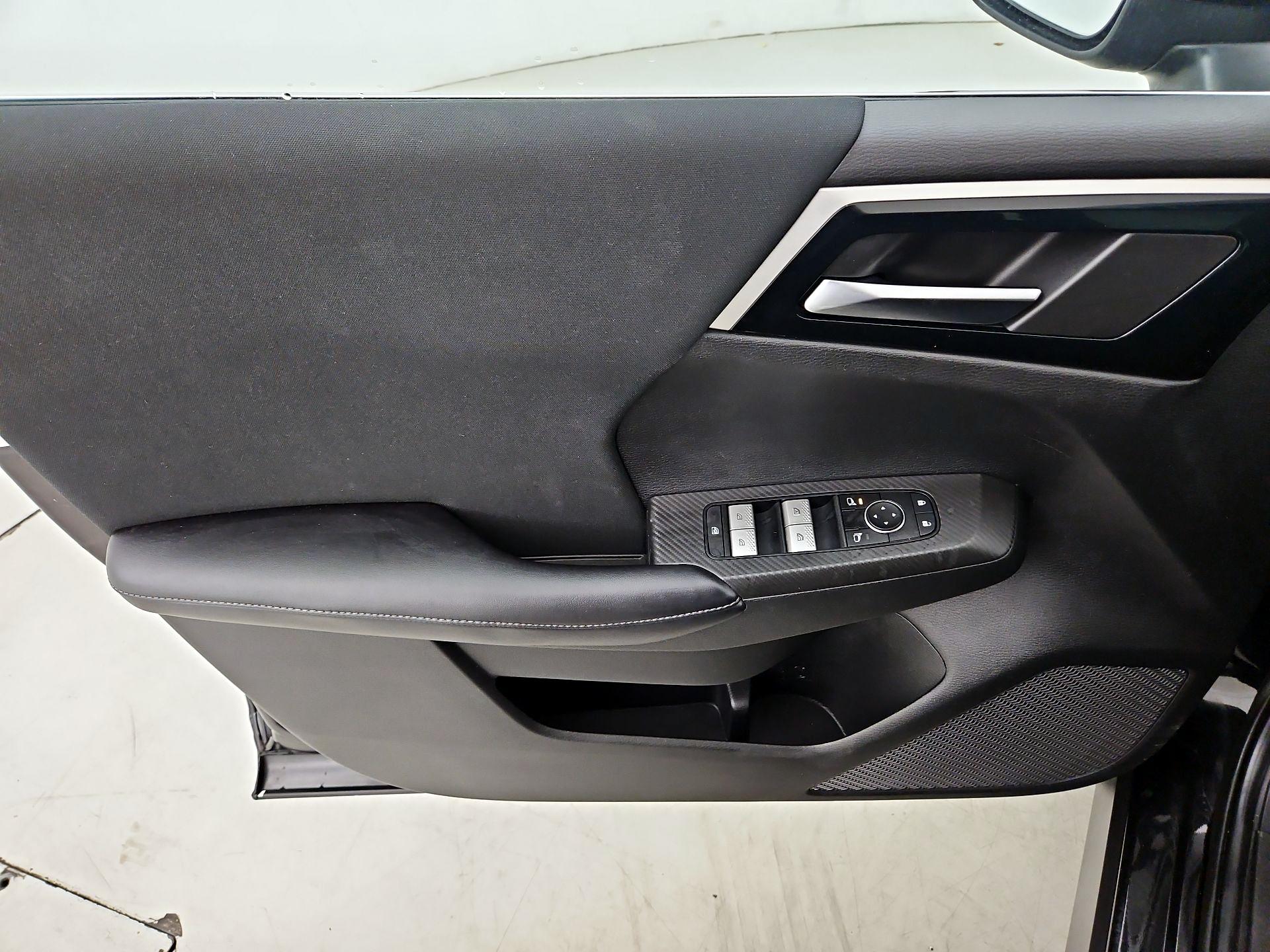 Thumbnail: 2022 Mitsubishi Outlander - 12