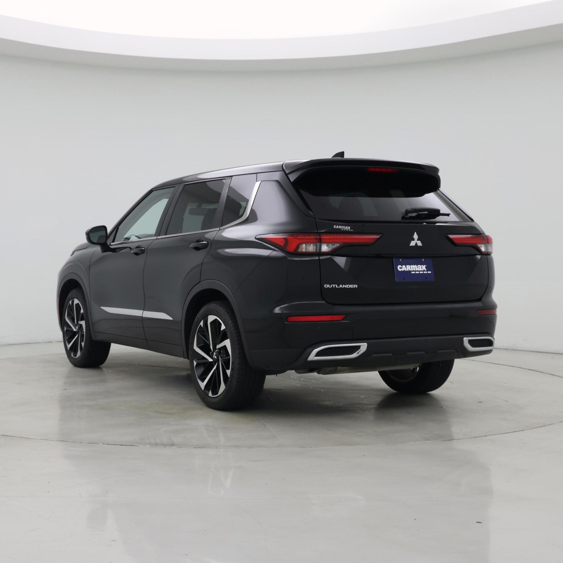 Thumbnail: 2022 Mitsubishi Outlander - 2