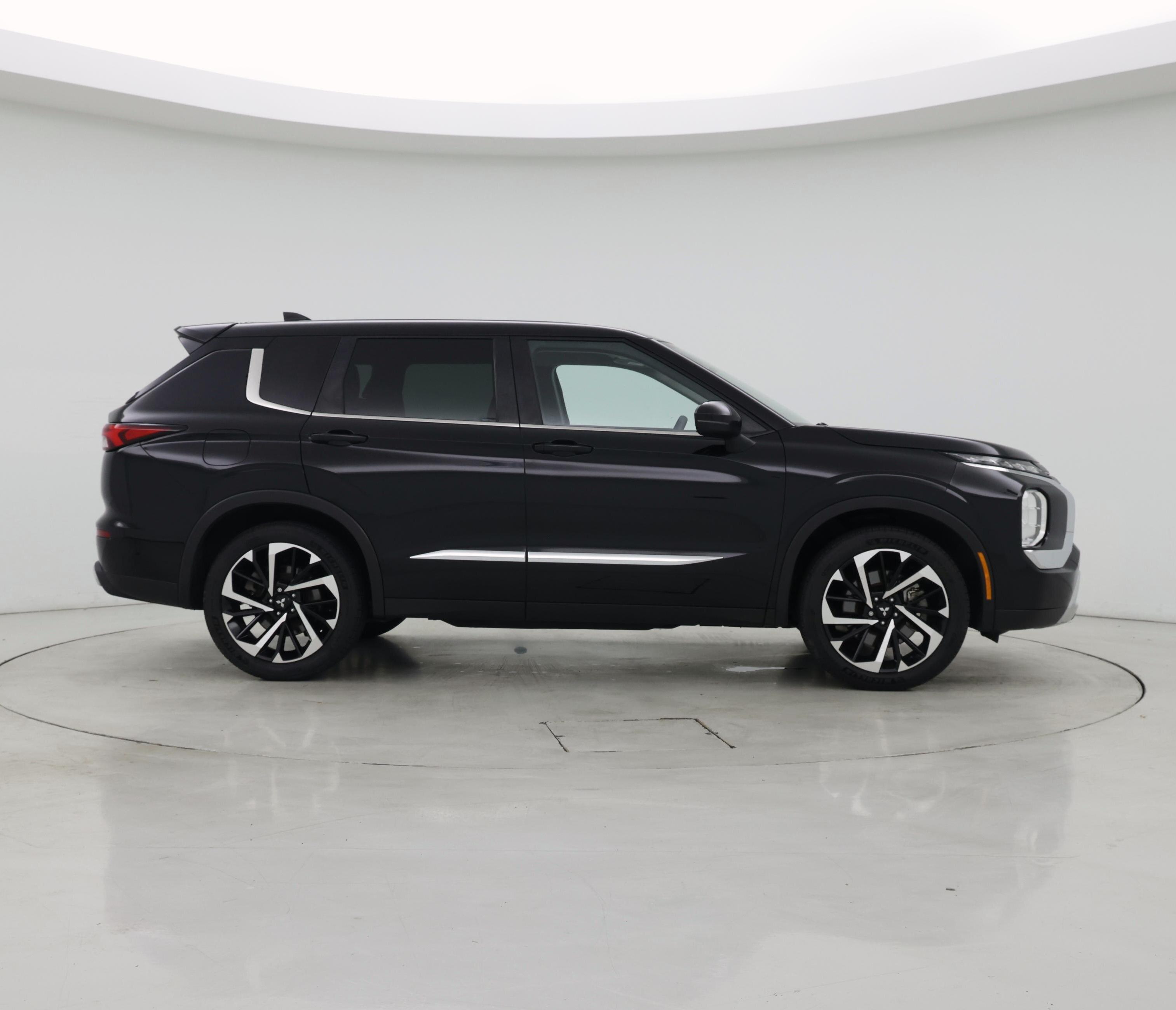 Thumbnail: 2022 Mitsubishi Outlander - 7