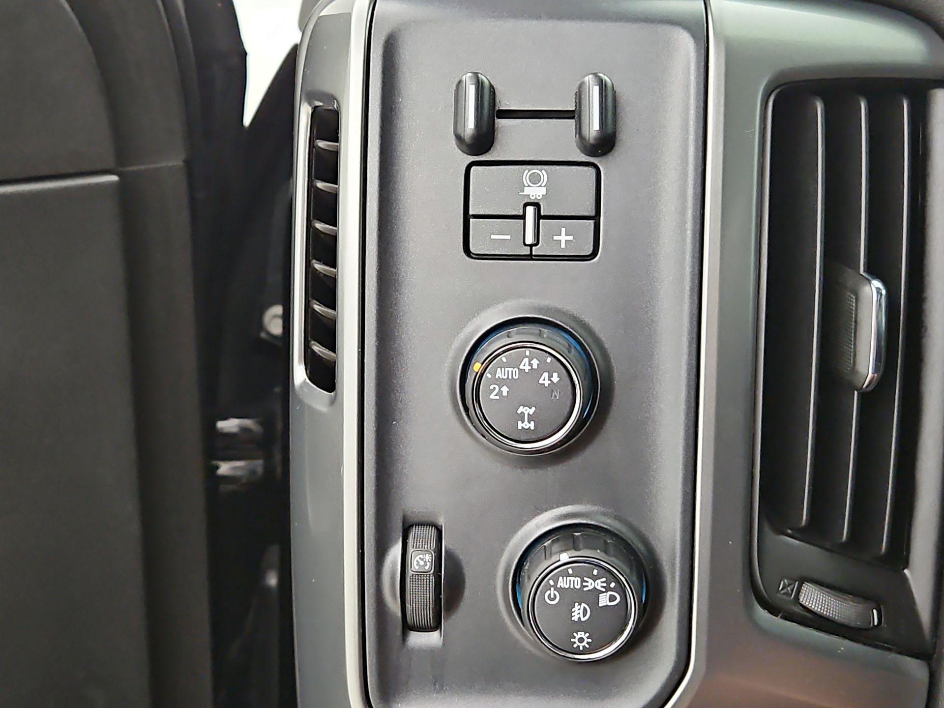 Thumbnail: 2016 Chevrolet Silverado 1500 - 13