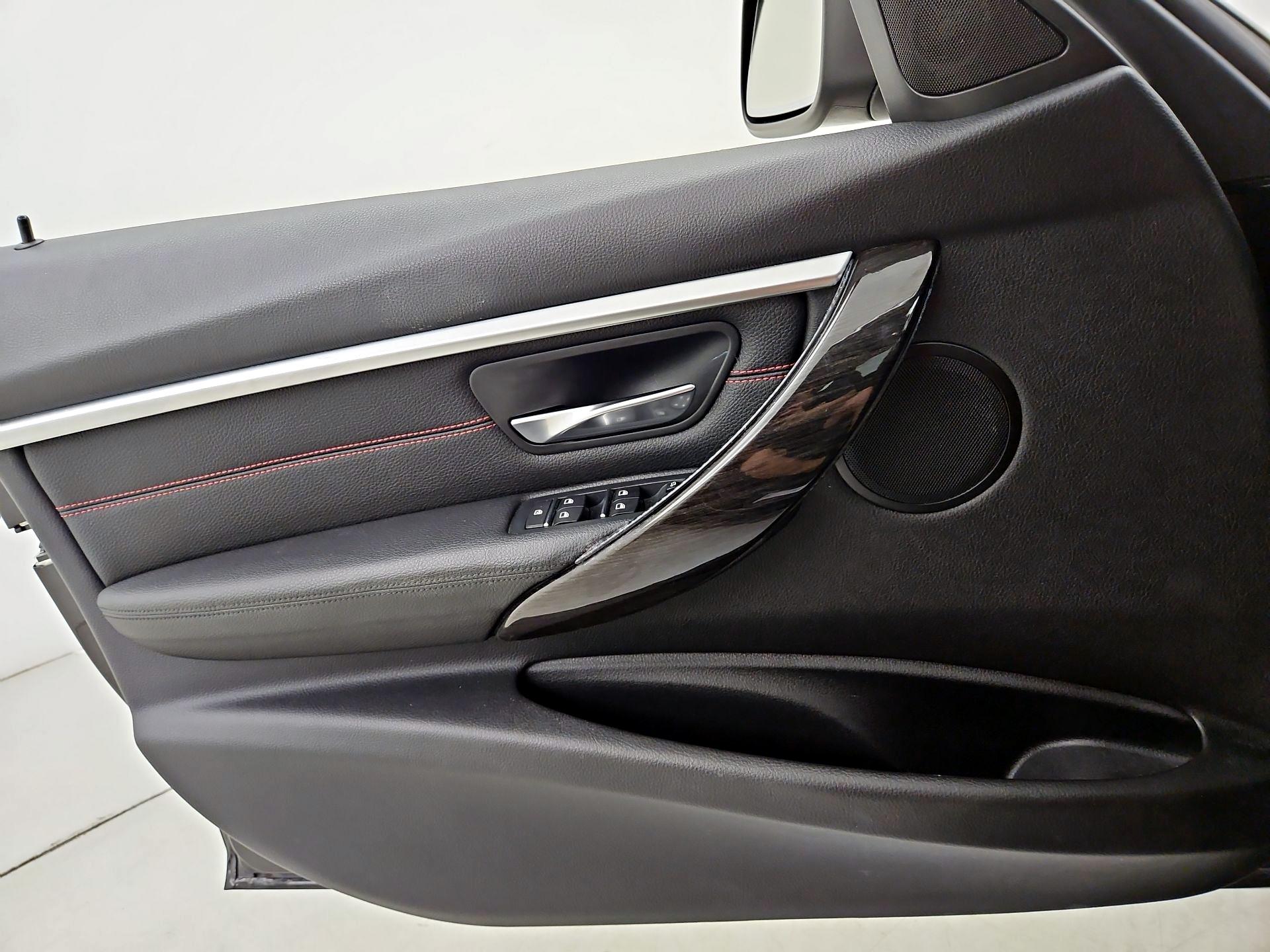 Thumbnail: 2017 BMW 3 Series - 12
