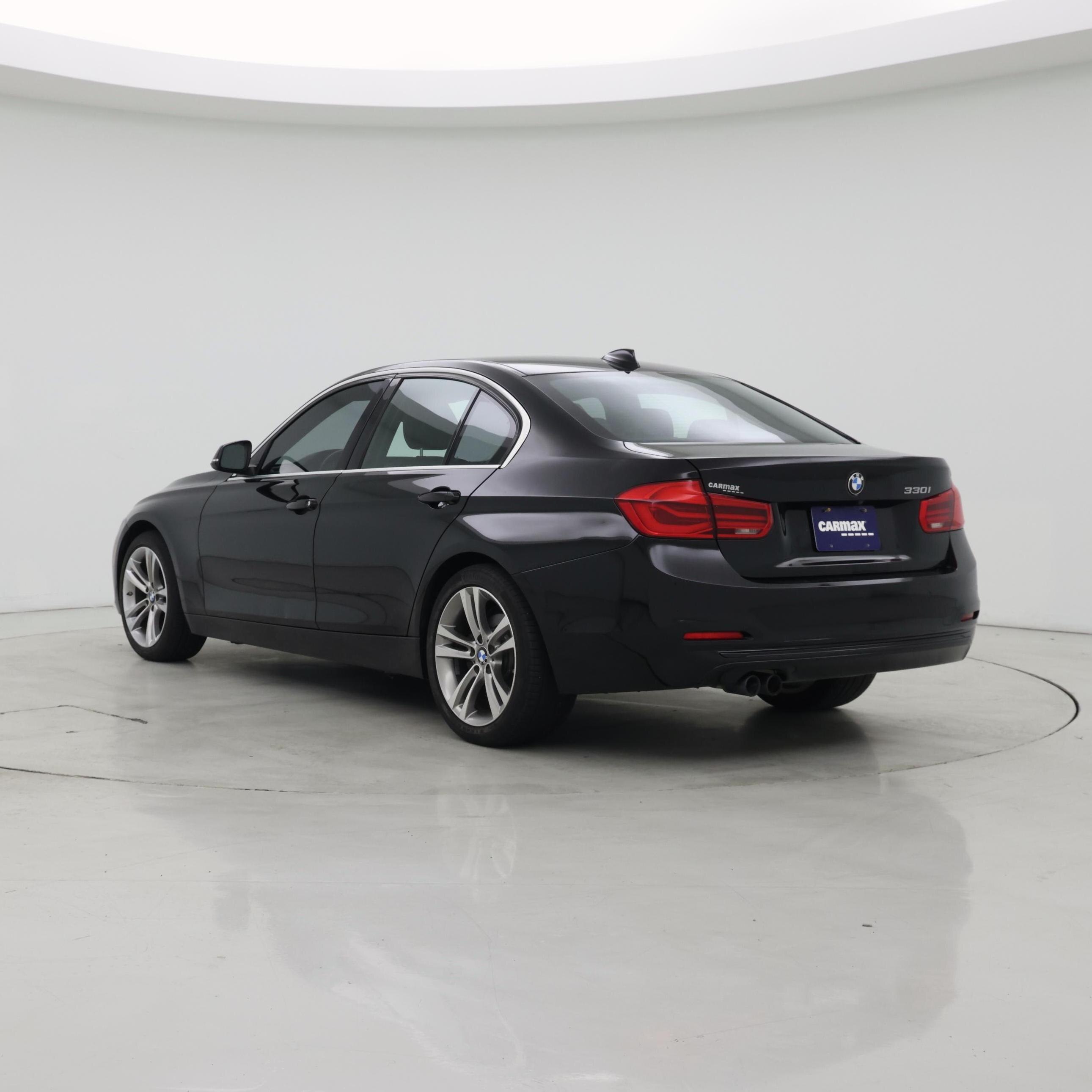Thumbnail: 2017 BMW 3 Series - 2