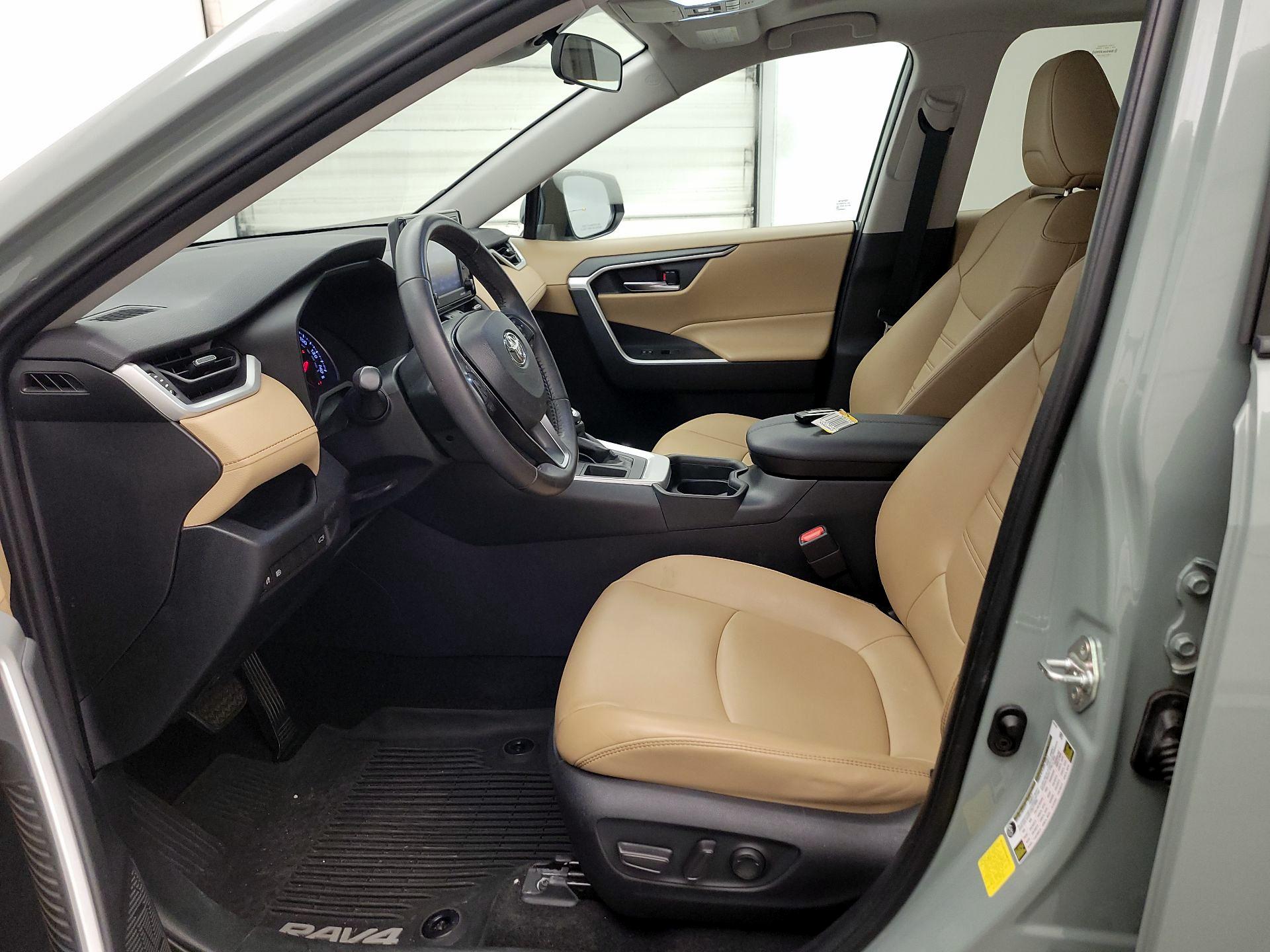Thumbnail: 2020 Toyota RAV4 - 11