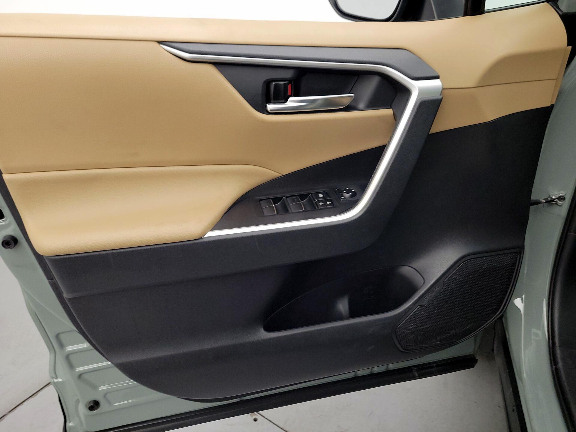 Thumbnail: 2020 Toyota RAV4 - 12