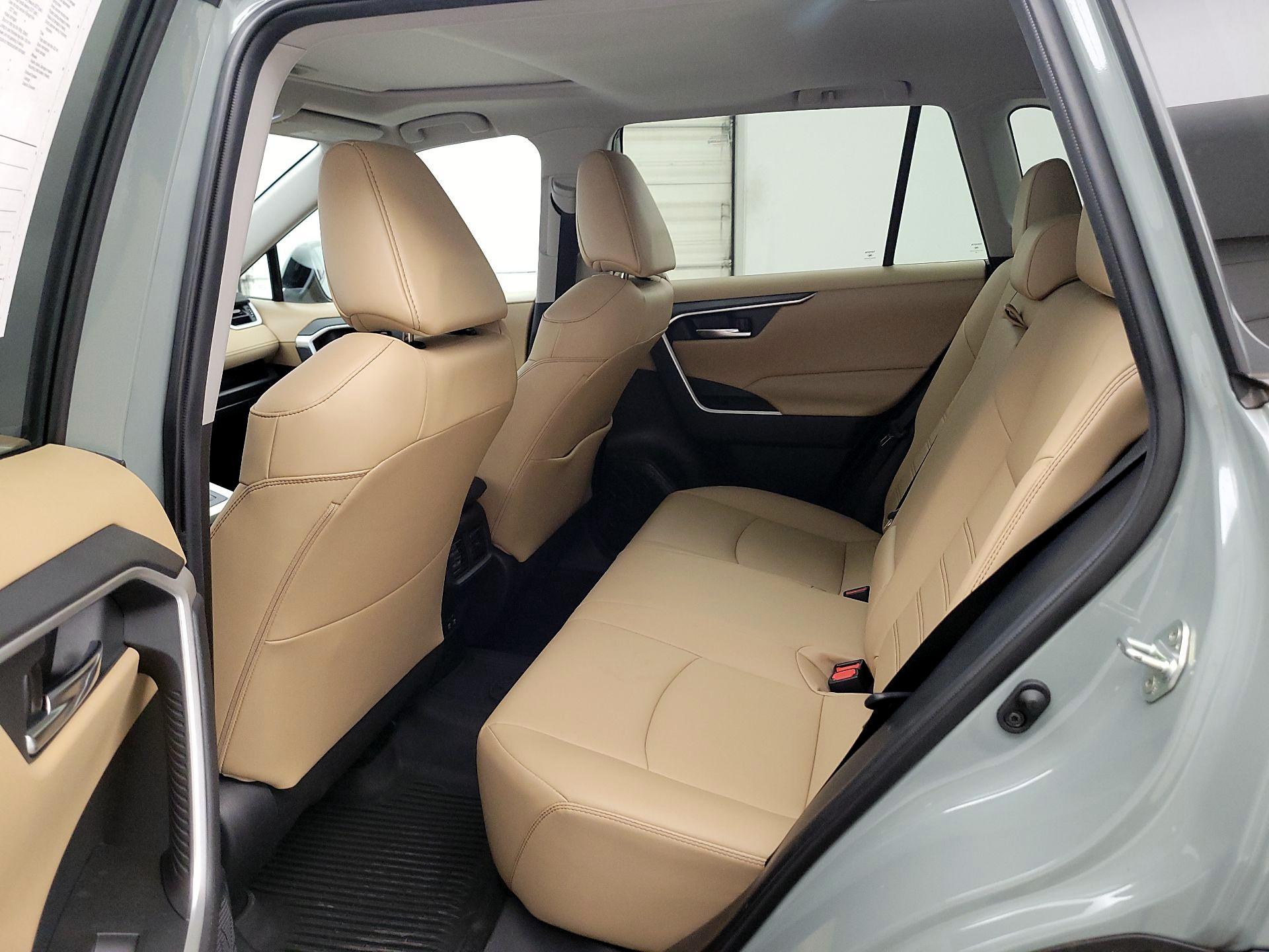 Thumbnail: 2020 Toyota RAV4 - 19