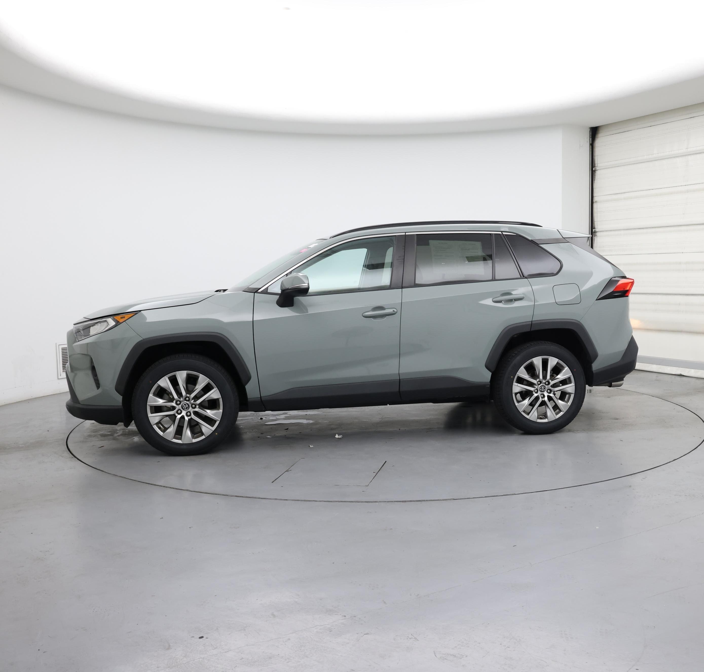 Thumbnail: 2020 Toyota RAV4 - 3