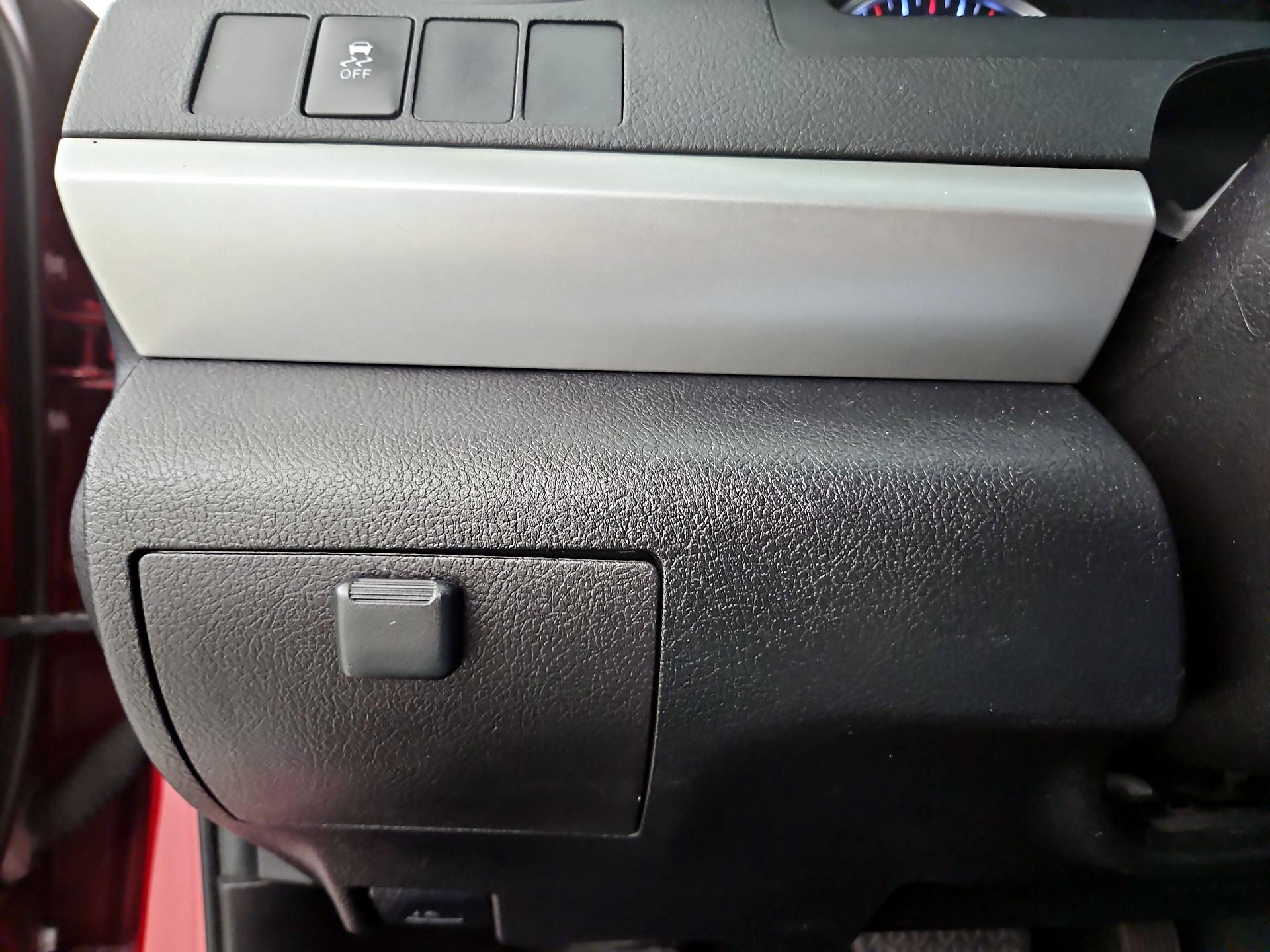 Thumbnail: 2016 Toyota Camry - 11