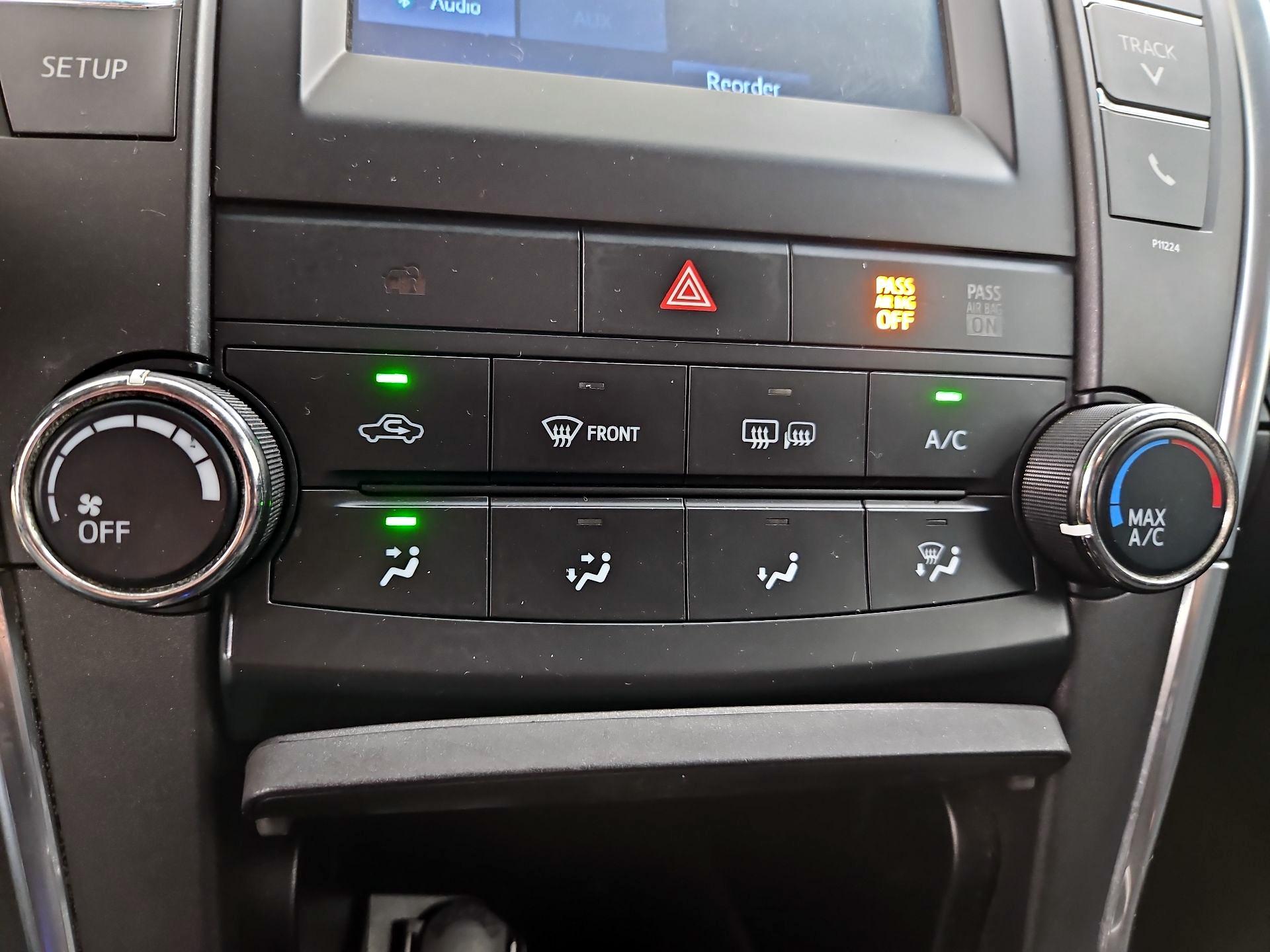 Thumbnail: 2016 Toyota Camry - 14