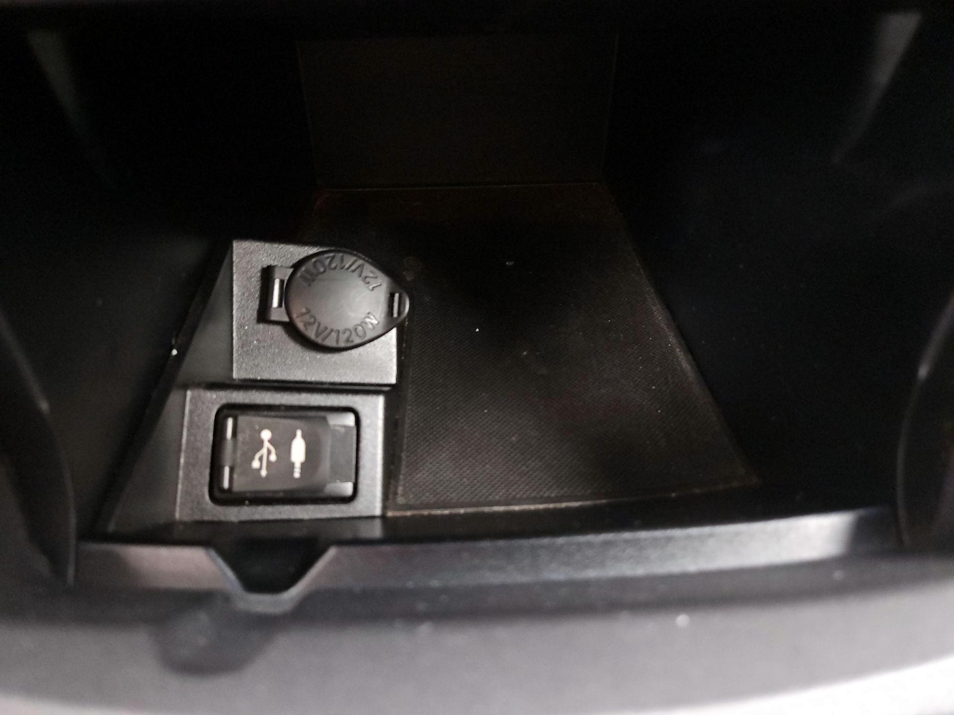 Thumbnail: 2016 Toyota Camry - 16