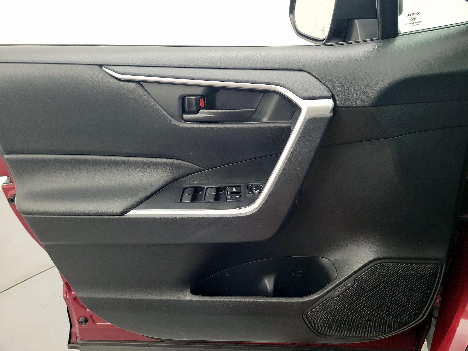 Thumbnail: 2021 Toyota RAV4 - 12