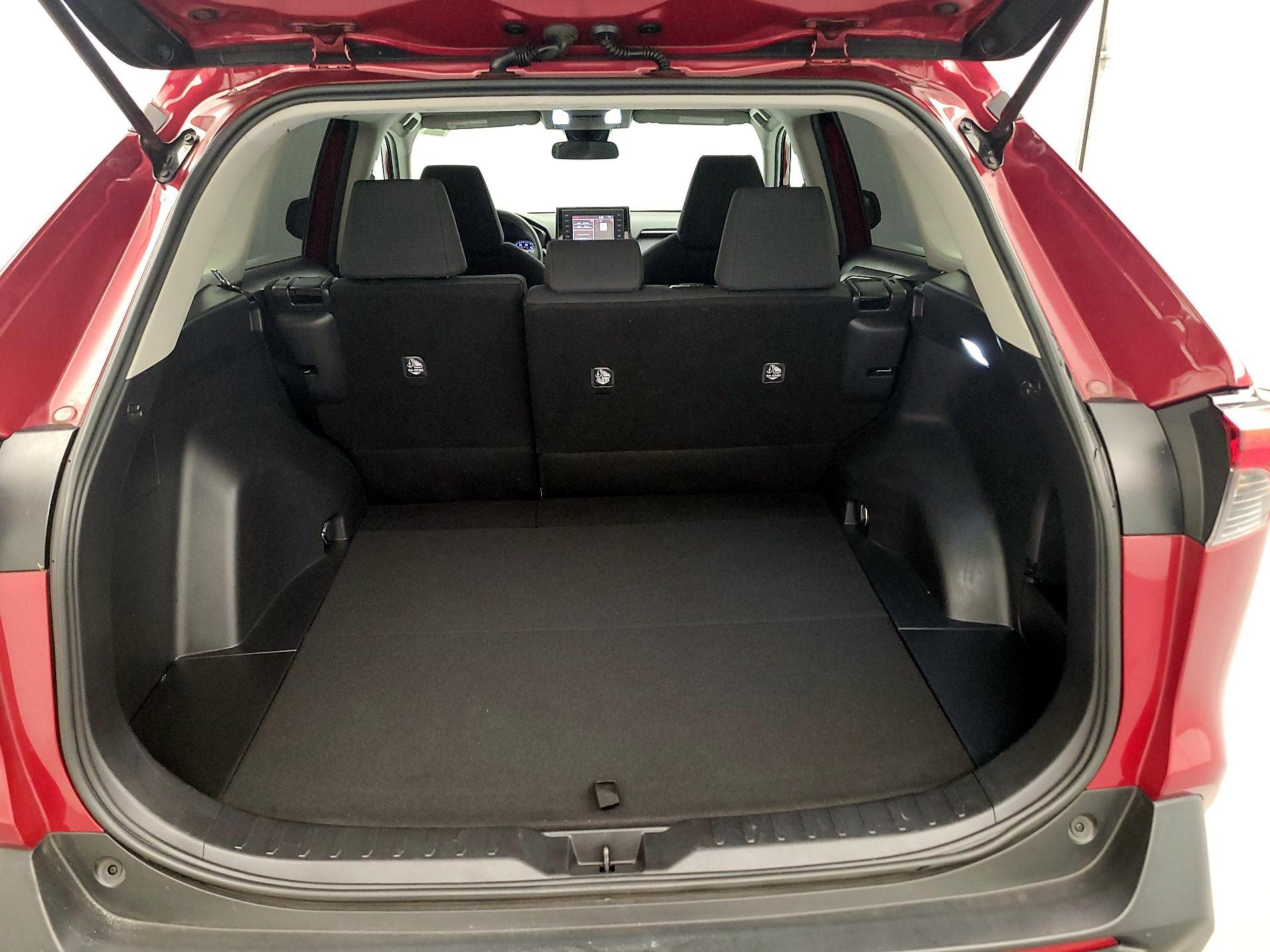 Thumbnail: 2021 Toyota RAV4 - 20