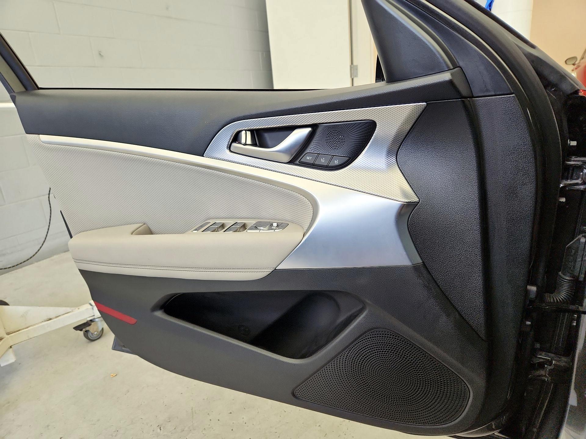 Thumbnail: 2023 Genesis G70 - 12