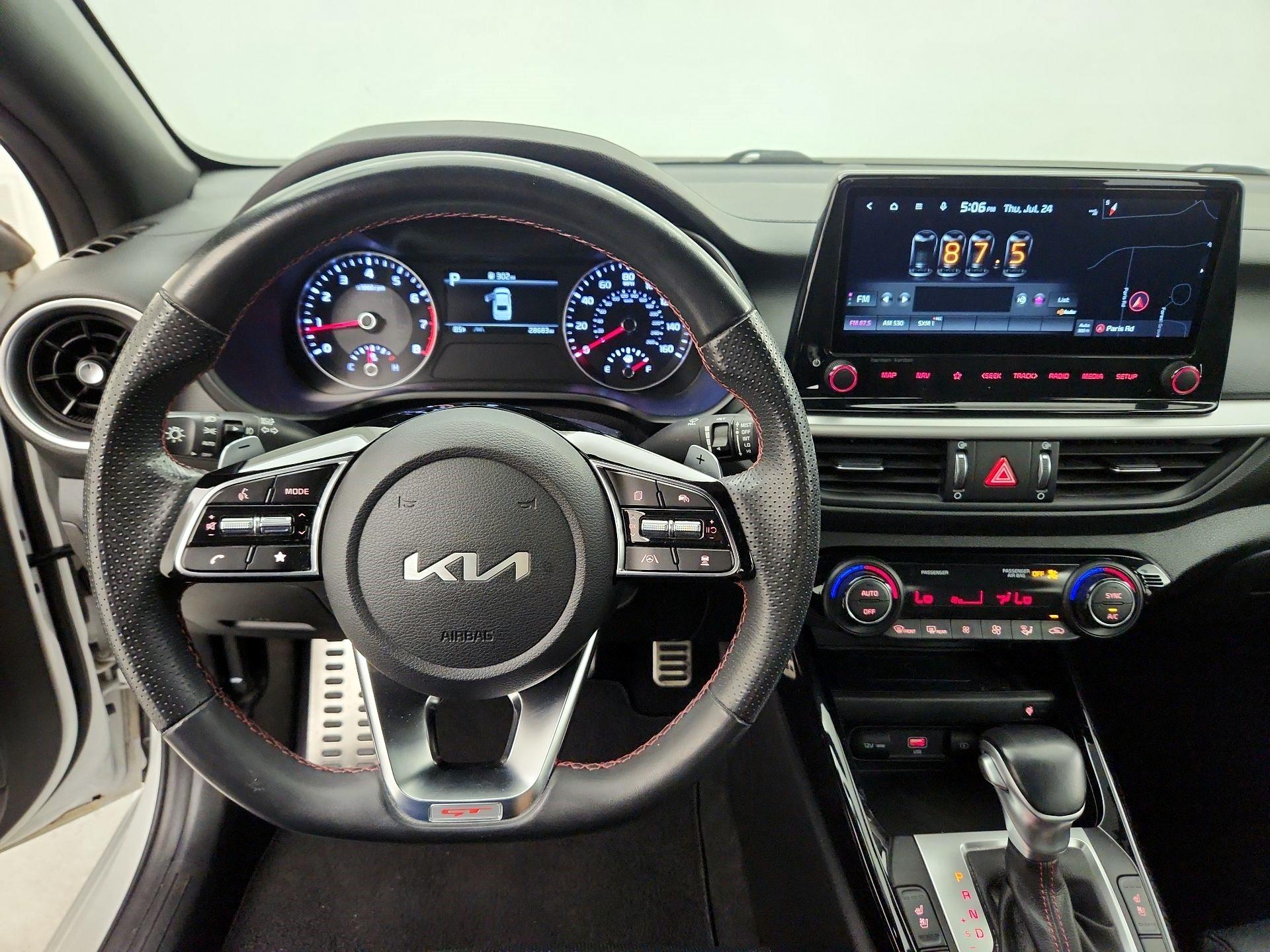 Thumbnail: 2022 Kia Forte - 9