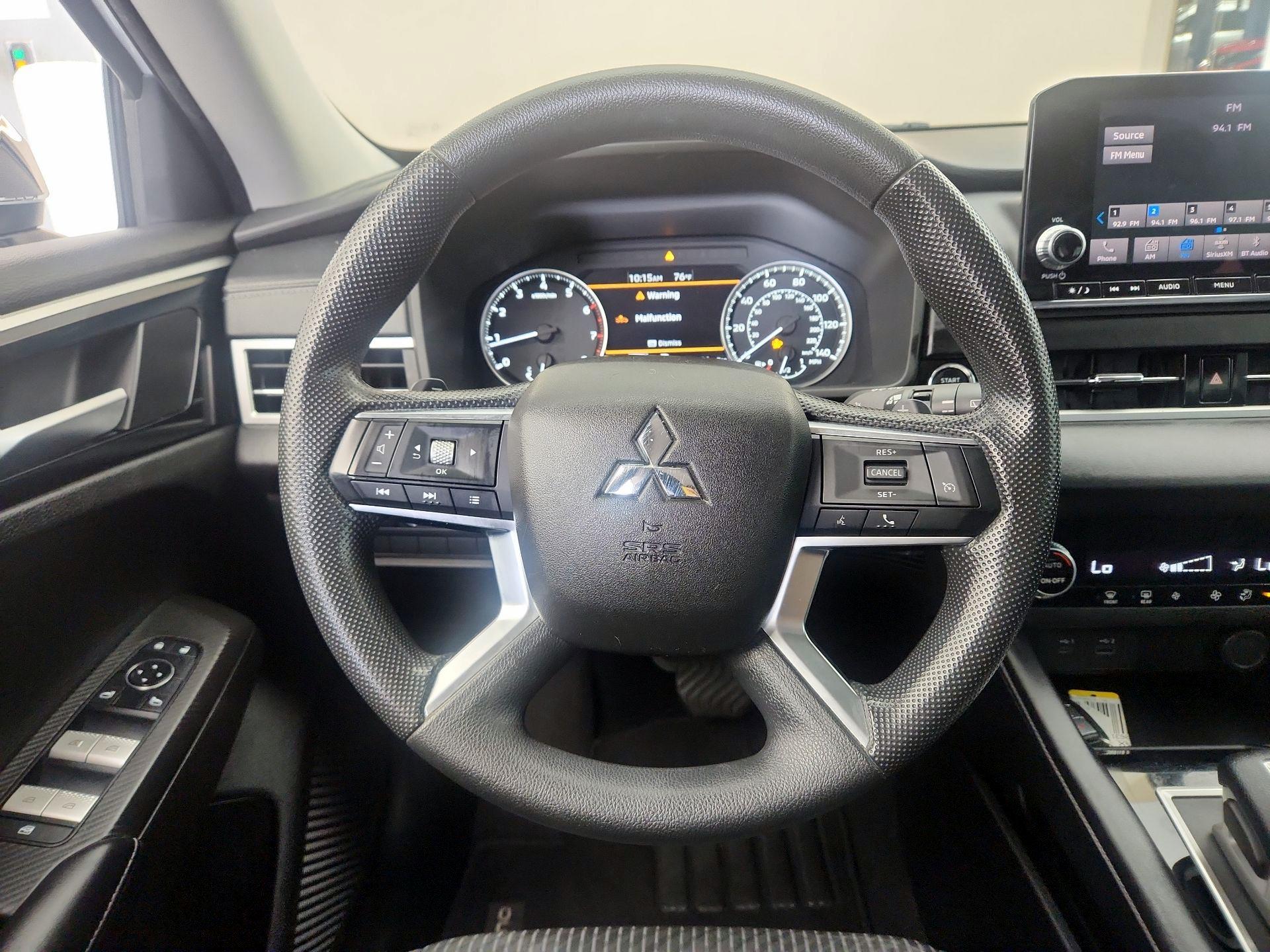 Thumbnail: 2022 Mitsubishi Outlander - 10