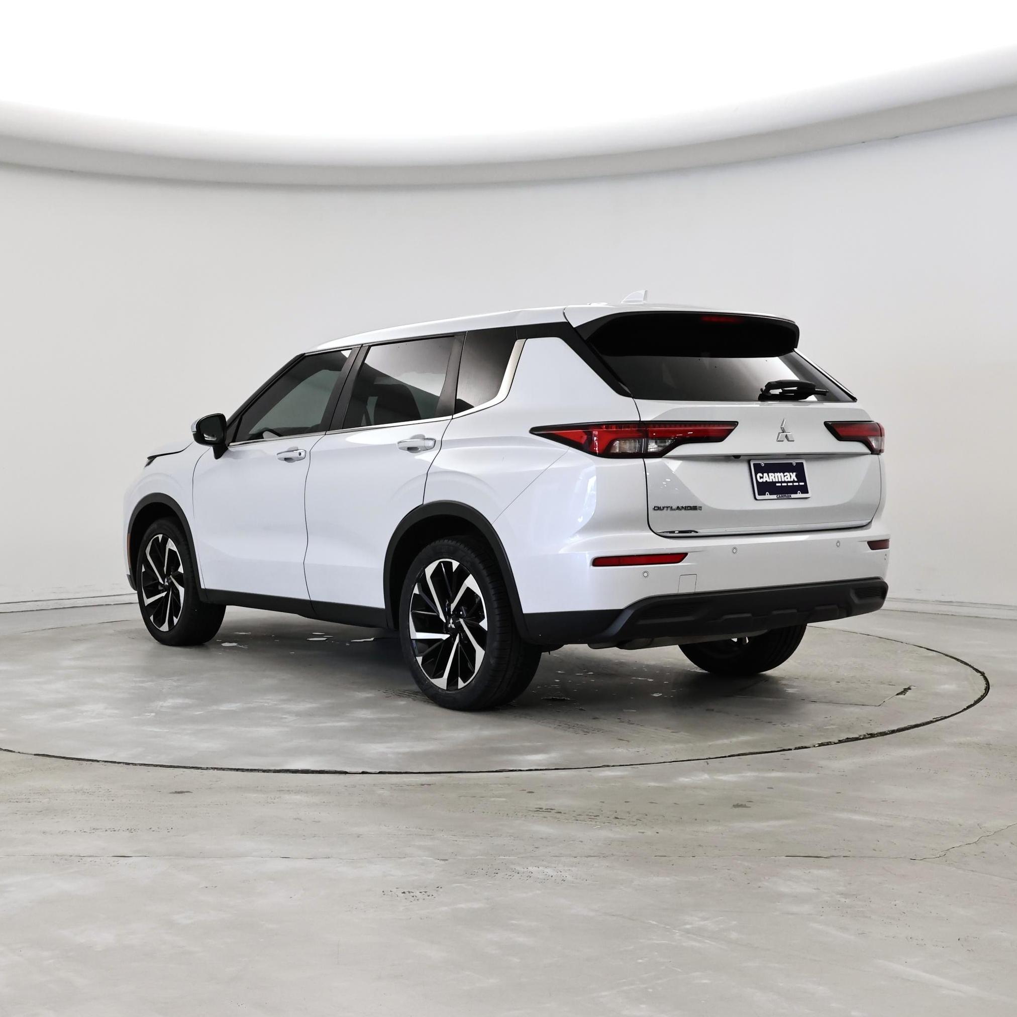 Thumbnail: 2022 Mitsubishi Outlander - 2