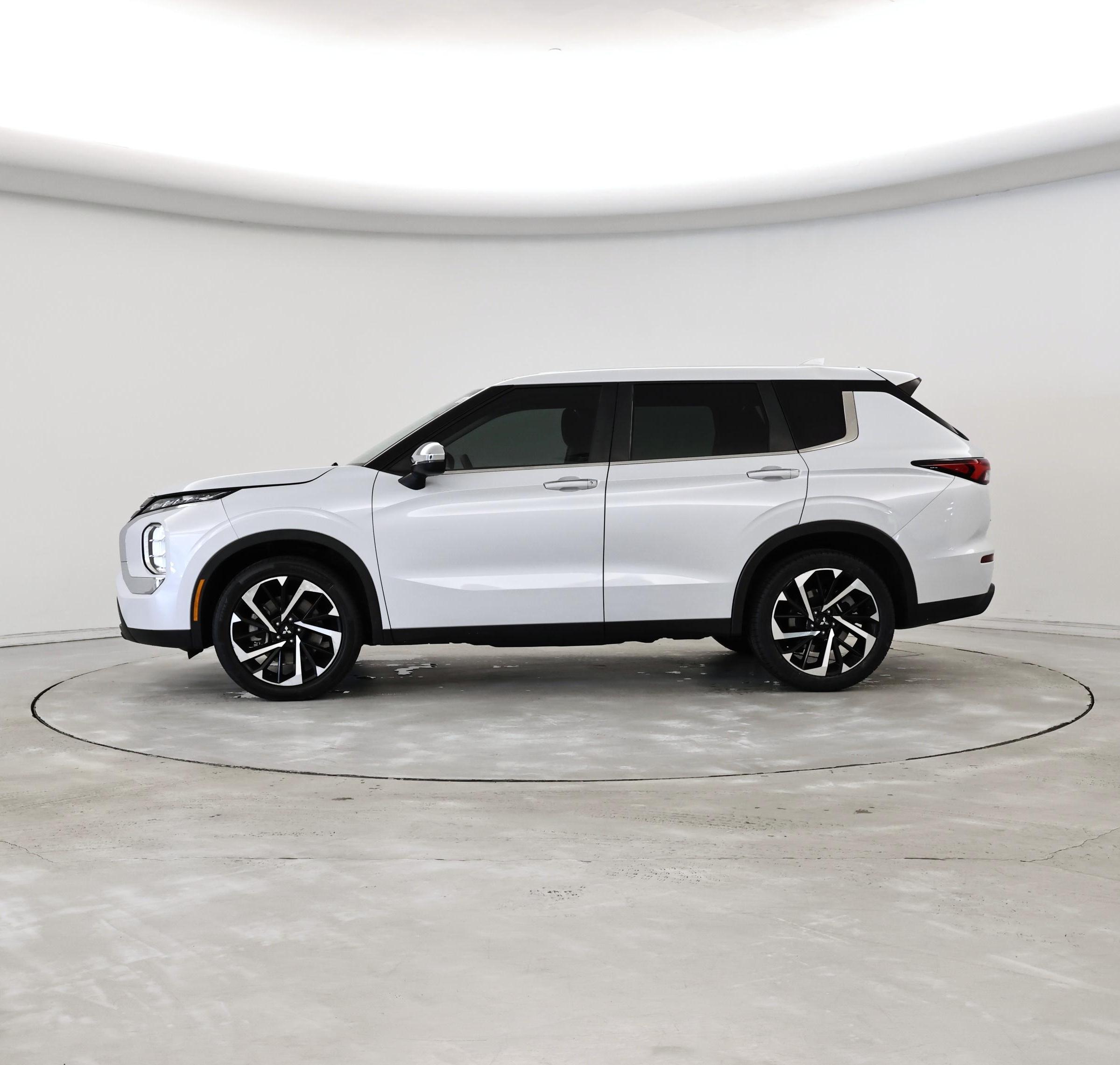 Thumbnail: 2022 Mitsubishi Outlander - 3