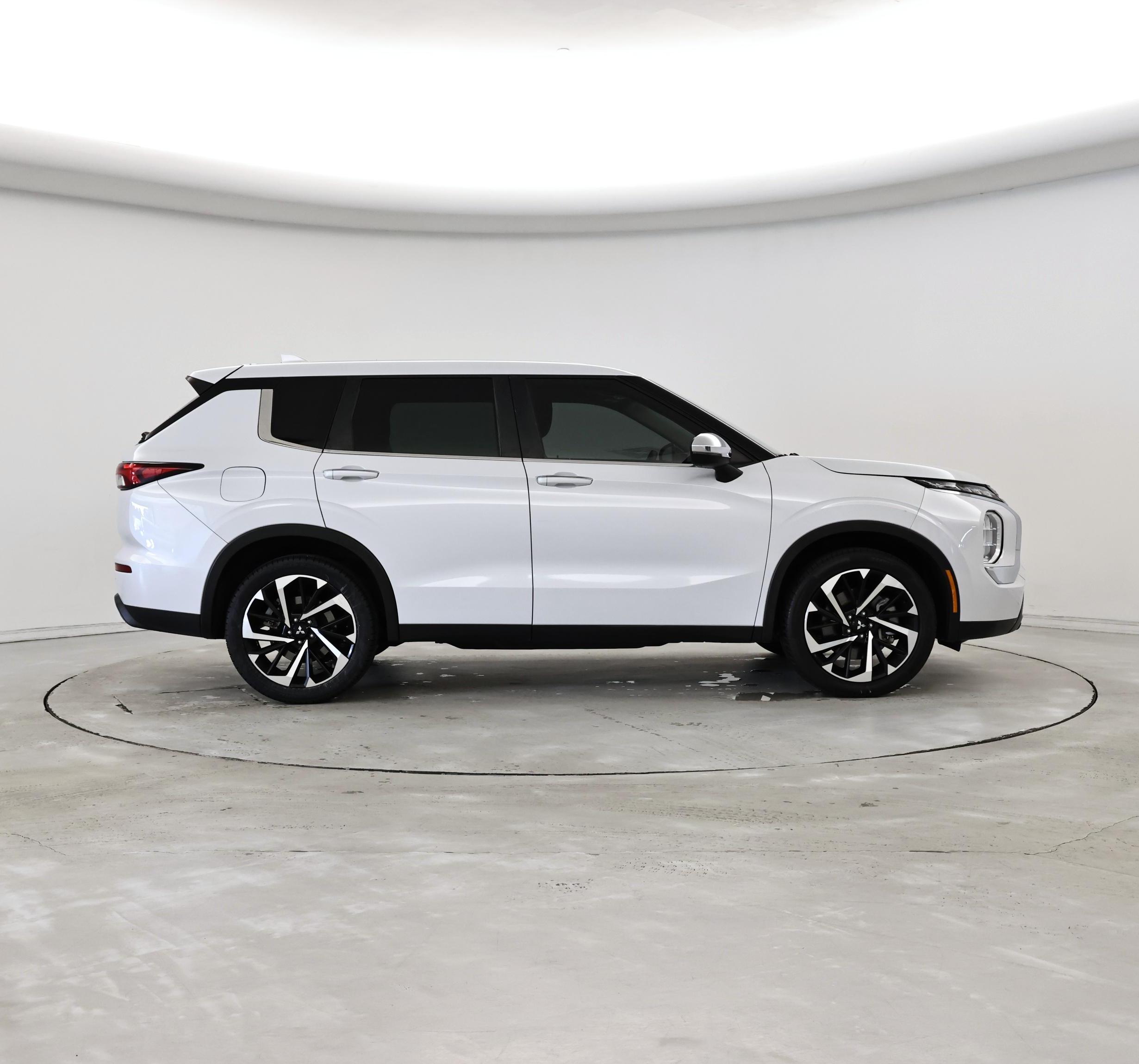 Thumbnail: 2022 Mitsubishi Outlander - 7